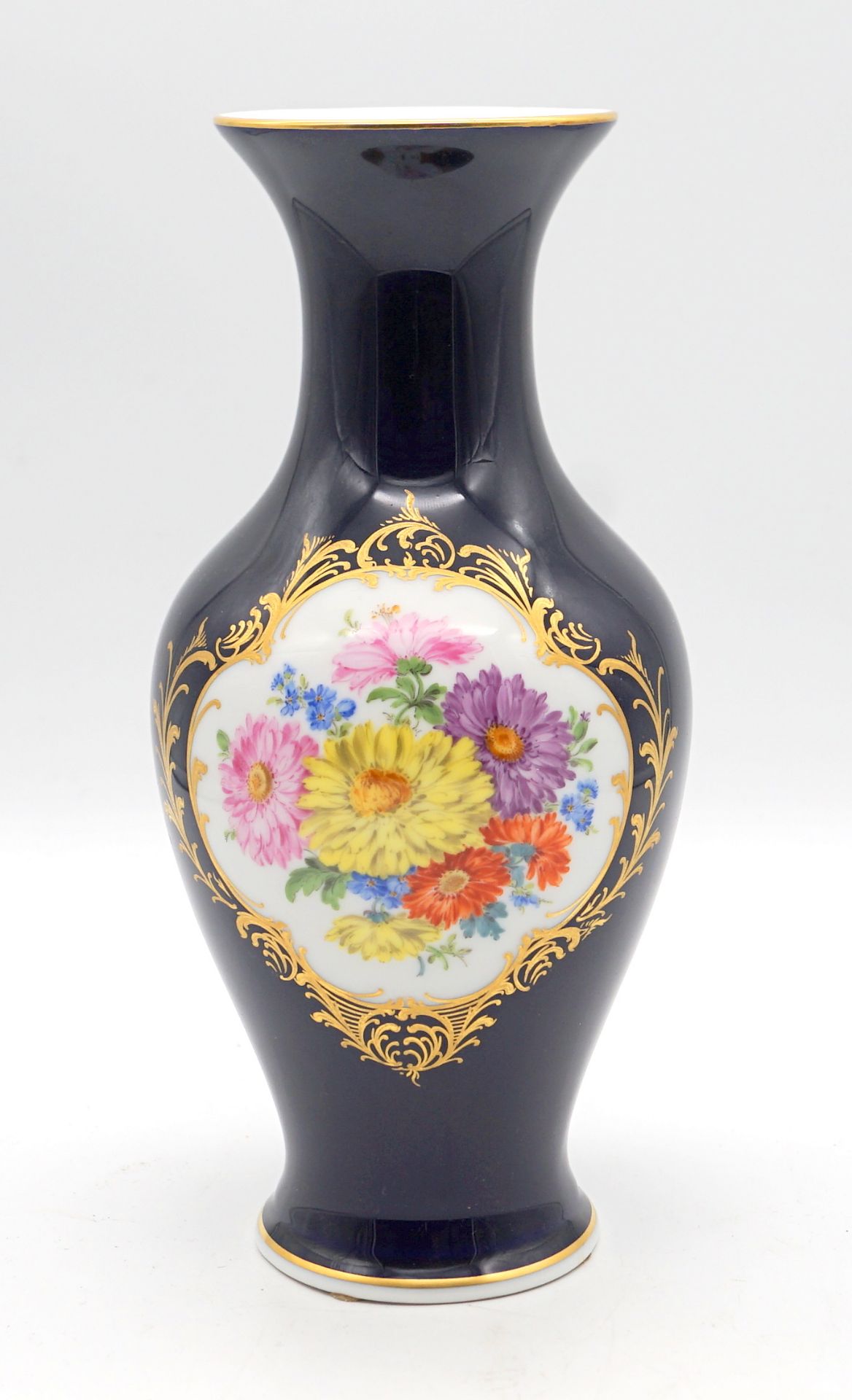 Staatlich Meissen: Klassische kobaltblaue Vase