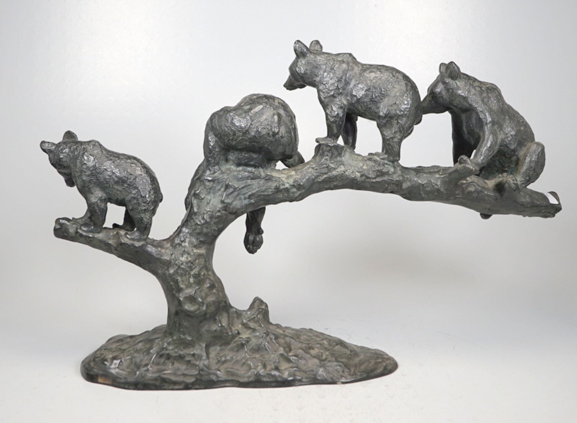 Büschelberger, Anton: 4 spielende Jungbären auf einem Baum - Image 5 of 5