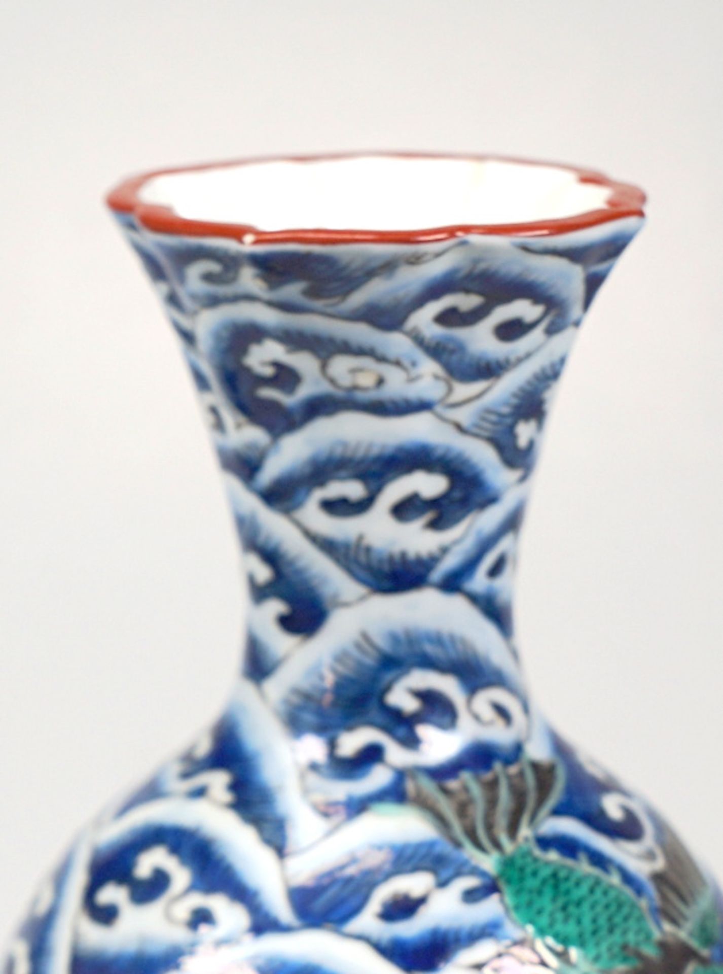 Japanische Vase mit Wasserdrachen - Kutani Edo Periode - Bild 3 aus 5
