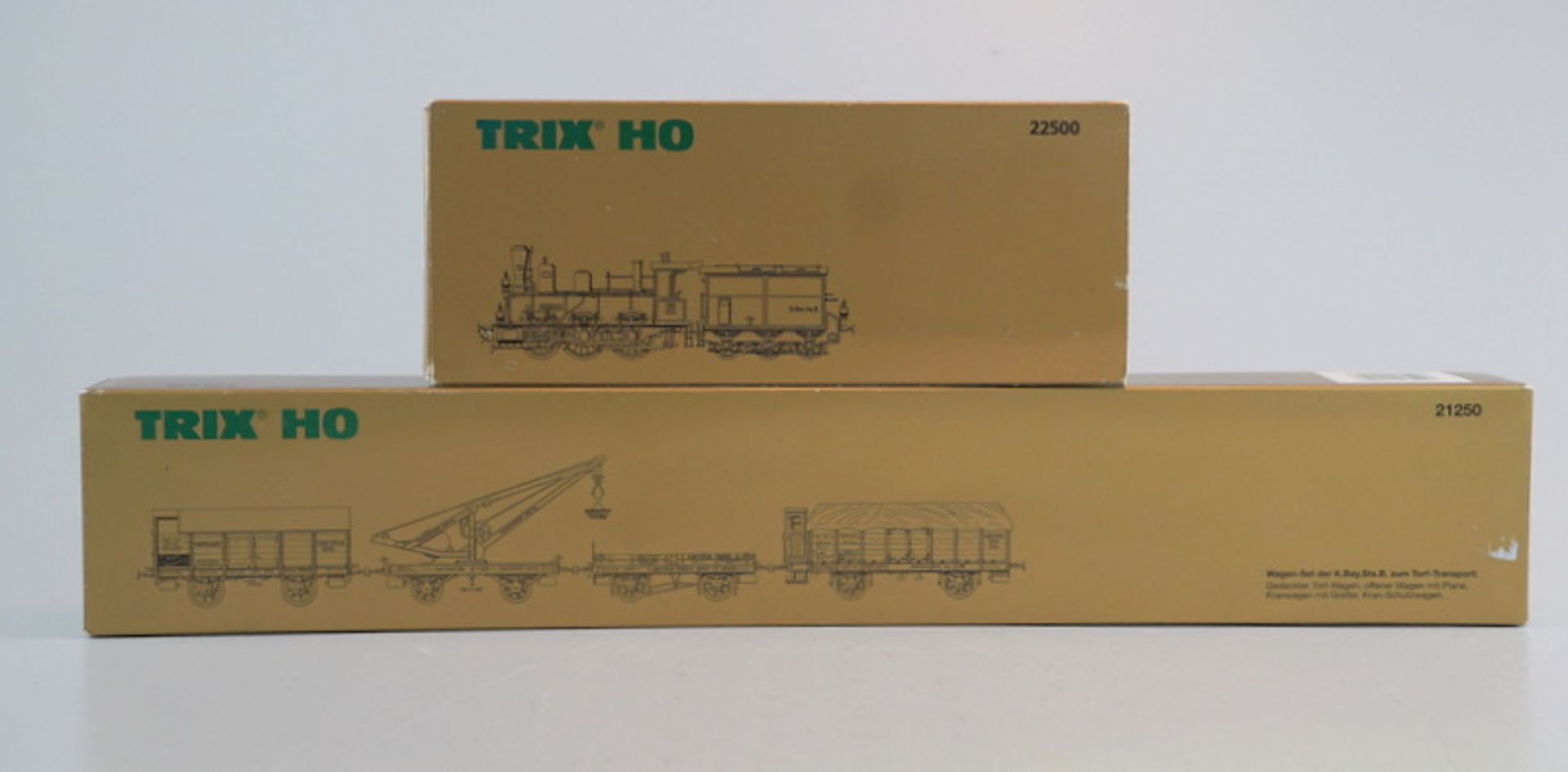 TRIX zweiteiliger Torf-Transport #21250, #22500, Spur H0. - Bild 2 aus 3