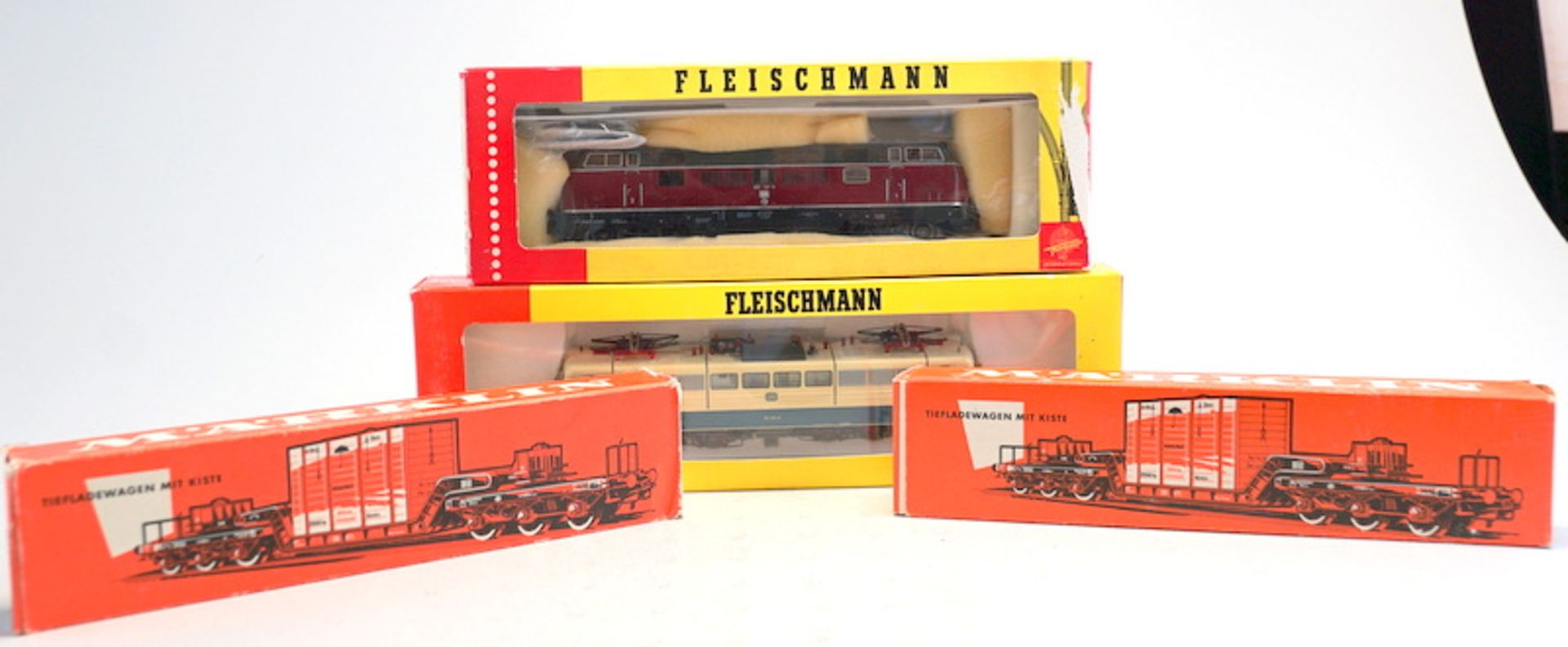 2 Fleischmann-Loks mit märklin-Tiefladewagen, Spur H0. - Bild 3 aus 3