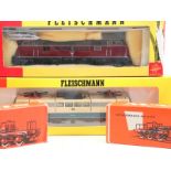 2 Fleischmann-Loks mit märklin-Tiefladewagen, Spur H0.