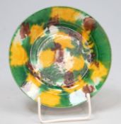 Teller mit Sancai Glasur