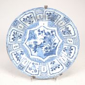 Kraak Schale mit Heuschrecke auf Felssockel Wanli Epoche ca 1620