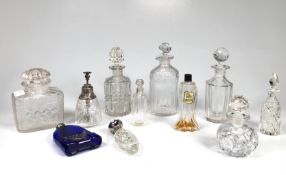 Sammlung alter Flakons, Zerstäuber, Karaffen 11-tlg.