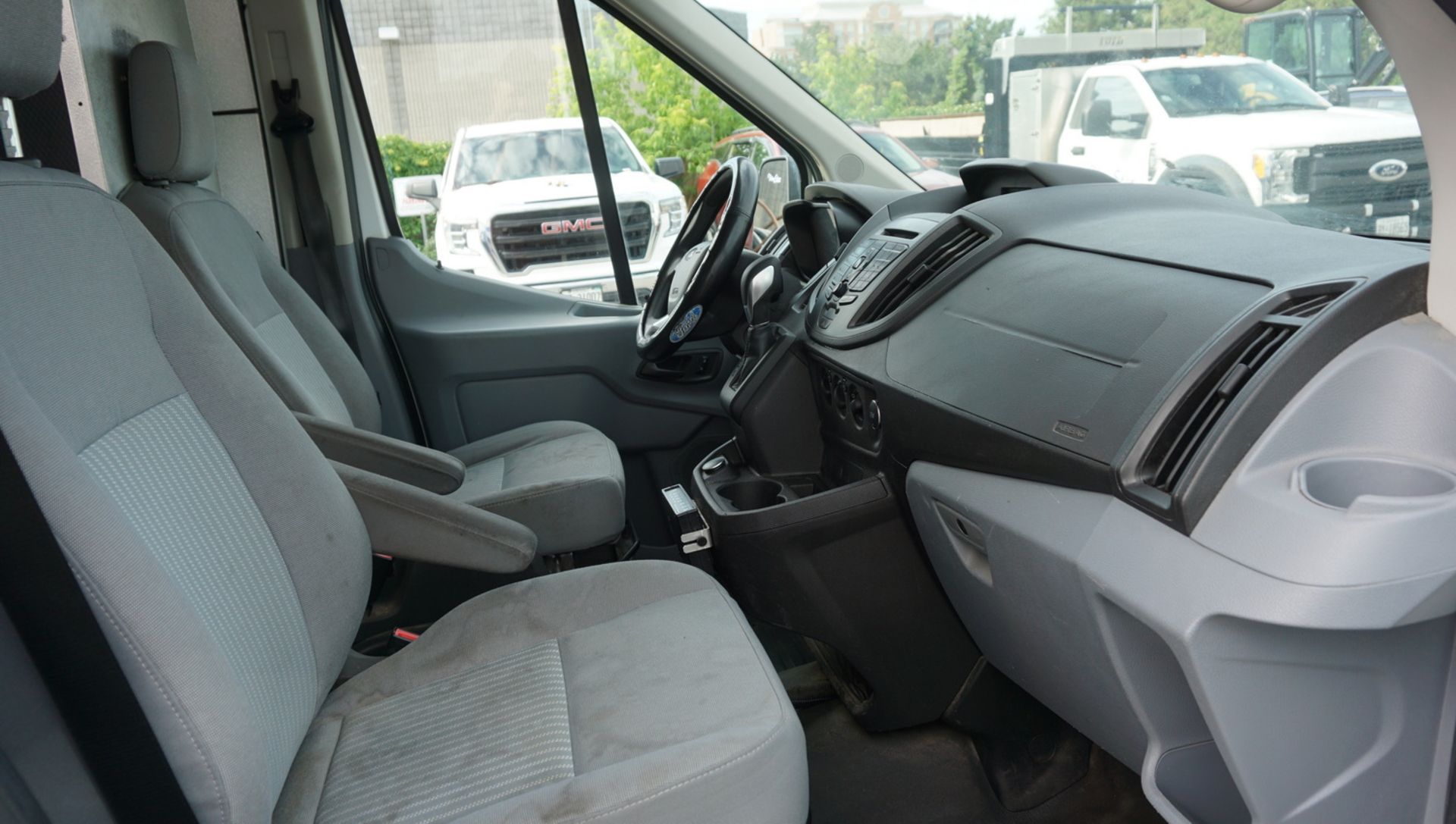 2019 FORD TRANSIT 250 MEDIUM ROOF CARGO VAN (148 WB) W/ 6-CYL 3.7L GAS ENGINE, LADDER RACK, VIN - Image 12 of 22