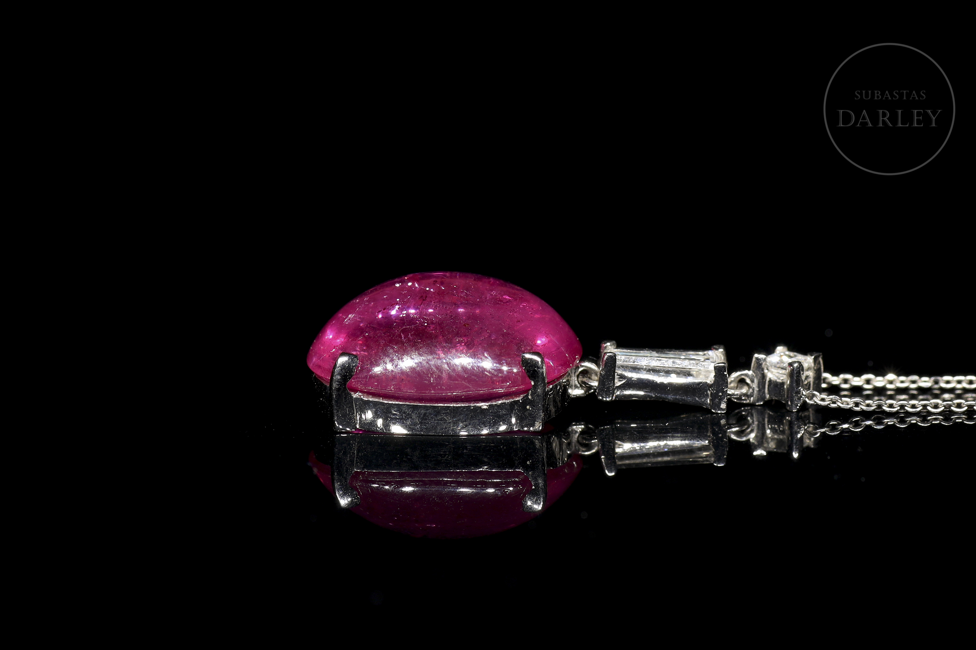 White gold pendant with ruby cabochon and diamonds - Image 3 of 5