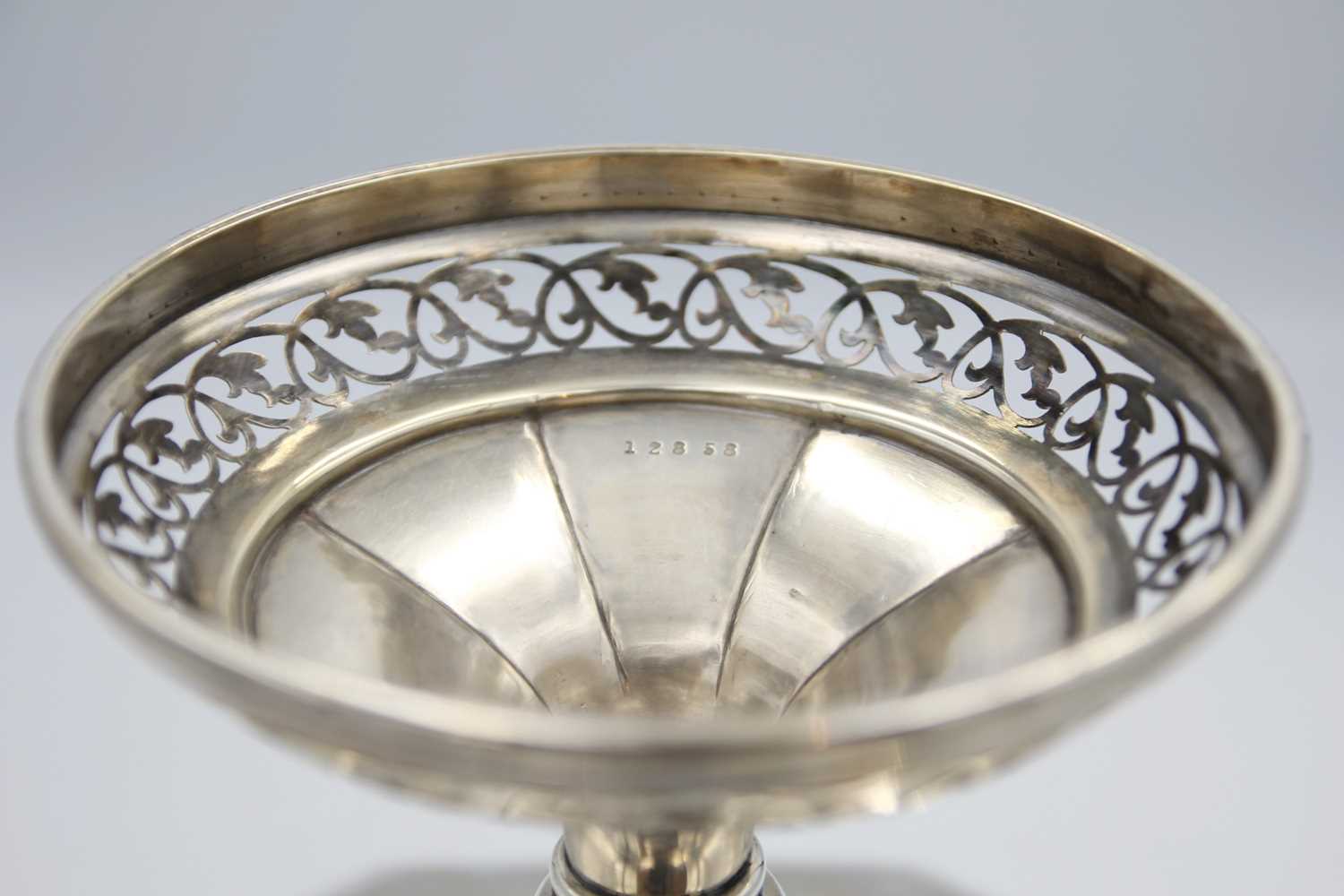 An Edwardian silver tazza. - Image 4 of 4