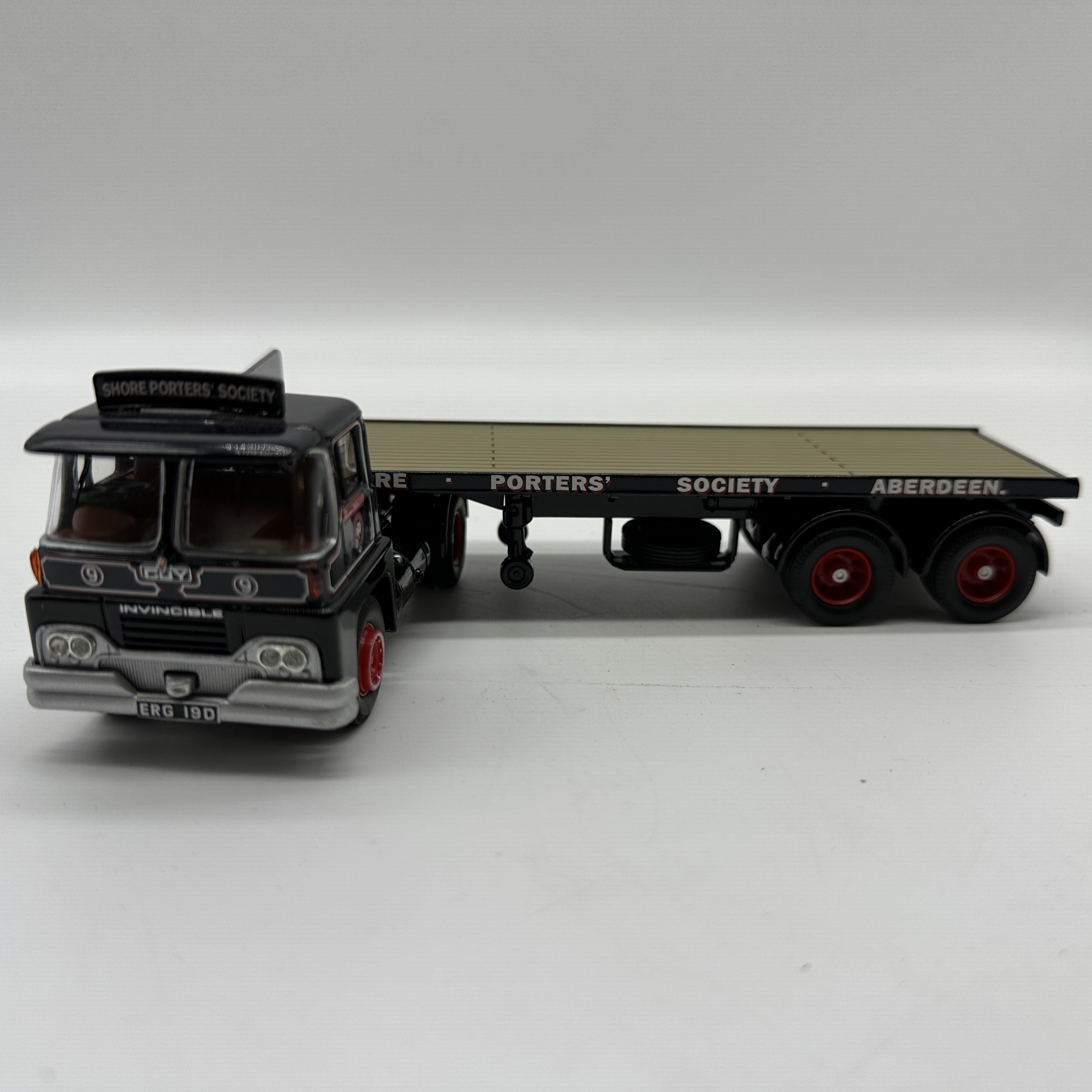 Conrad 1/43 - Volvo LV293 C2 LF De 1949 - Modèle De Camion - Réf 280877 - Vert