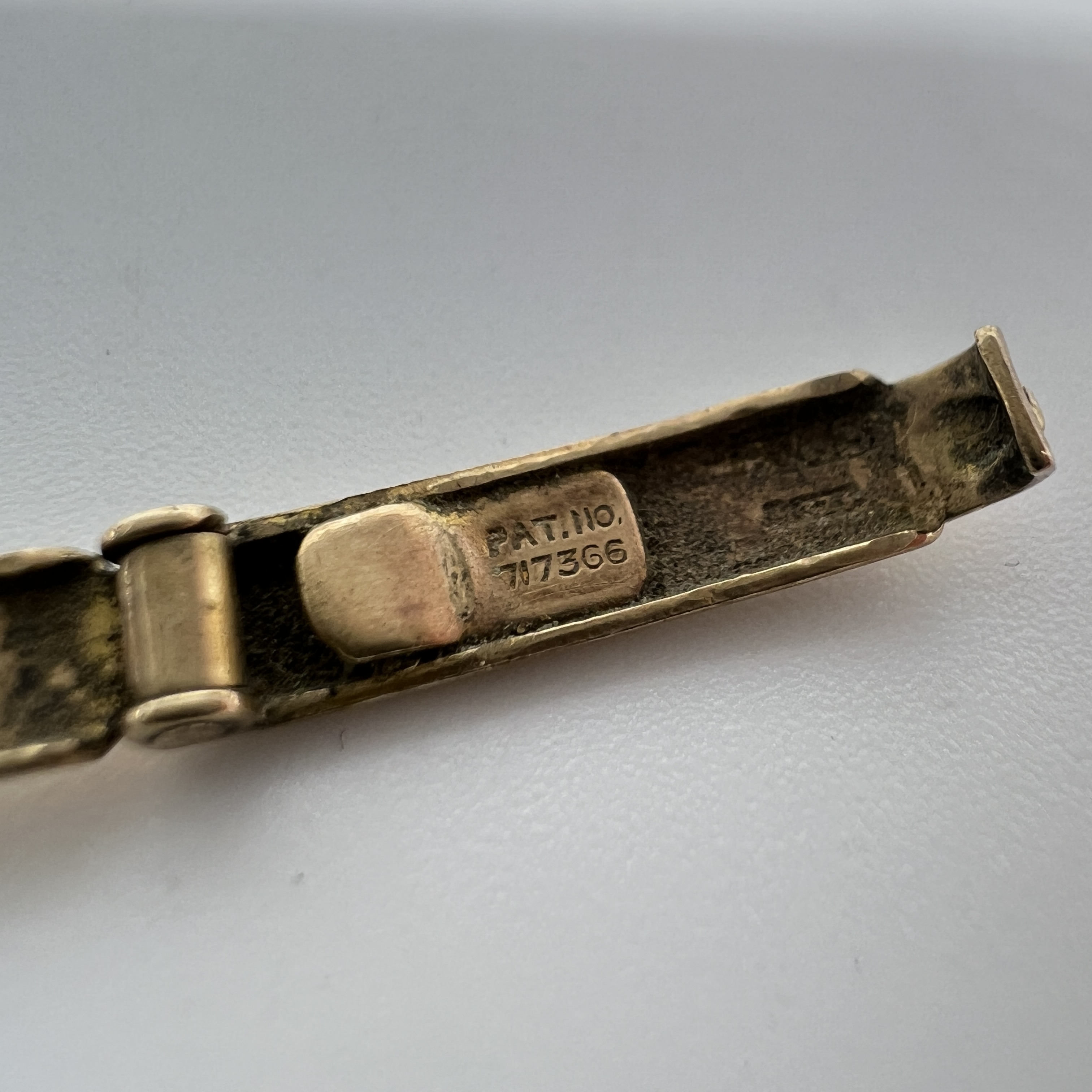 A 9ct yellow gold vintage Accurist watch - Image 5 of 7