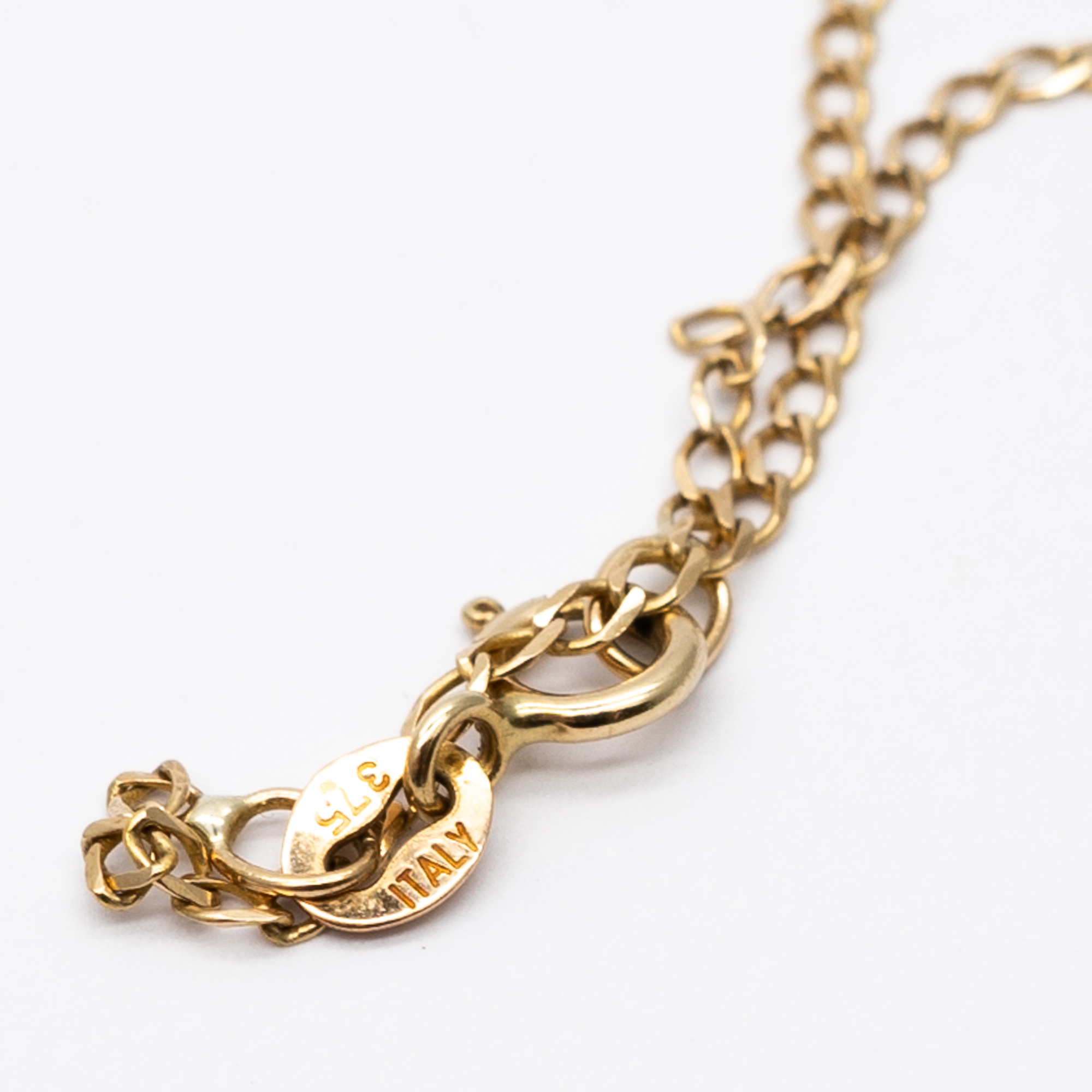 A 9ct yellow gold locket and chain - Image 3 of 3