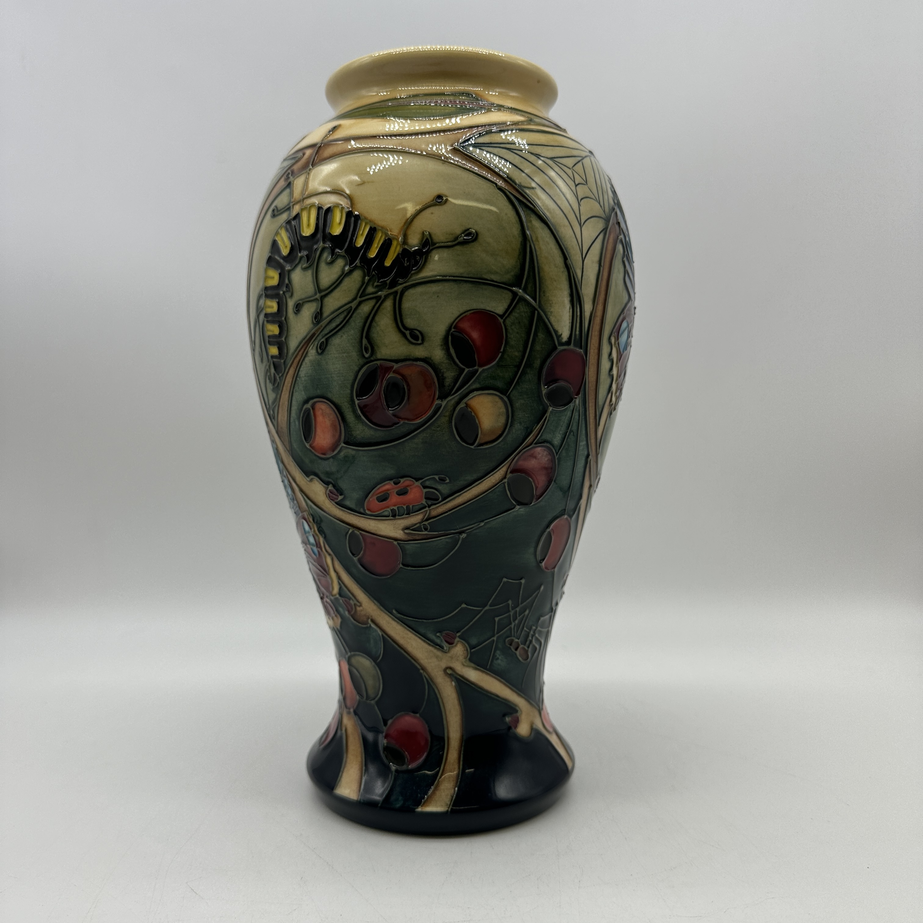 A Moorcroft vase - Image 2 of 6