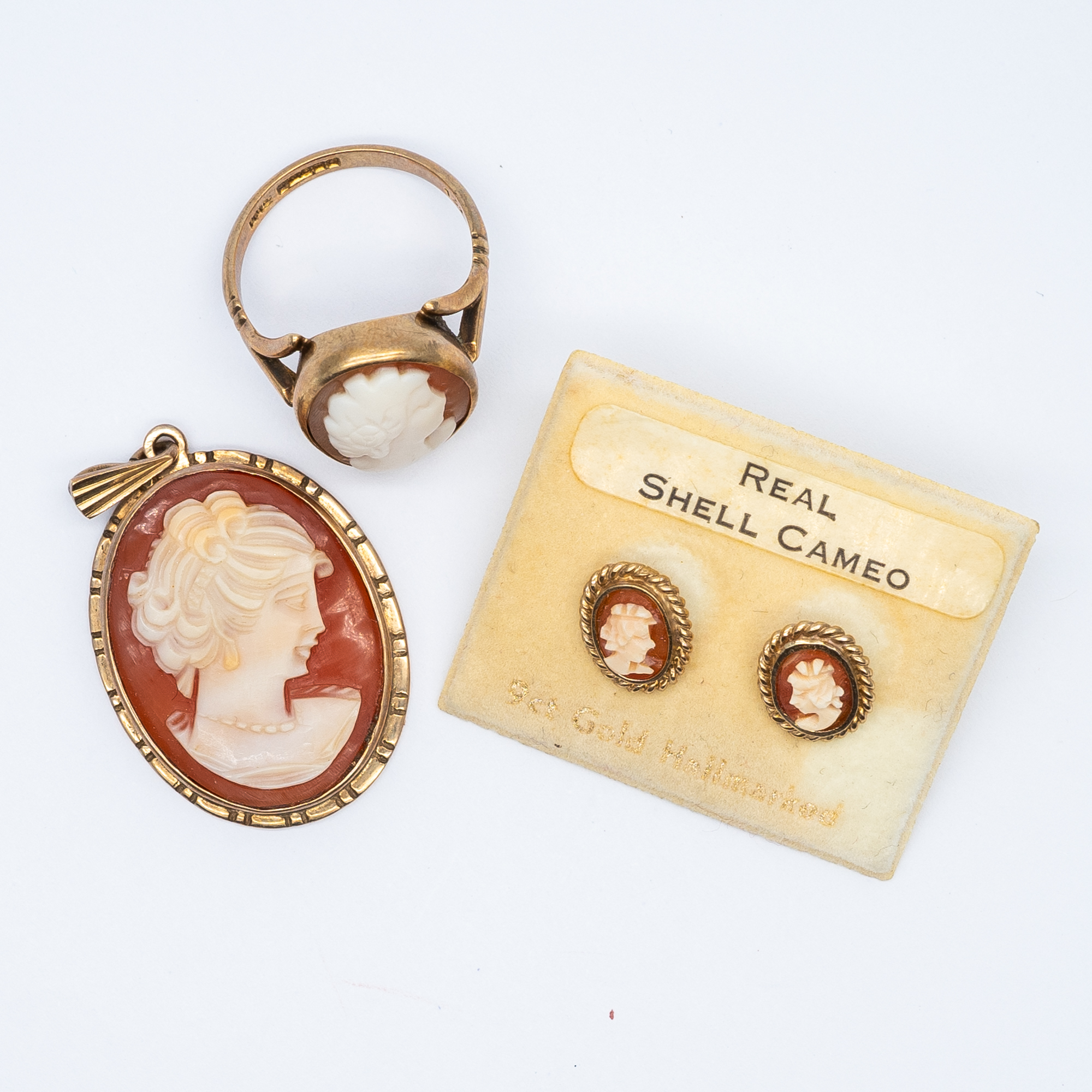 A 9ct yellow gold Cameo set - Image 3 of 4