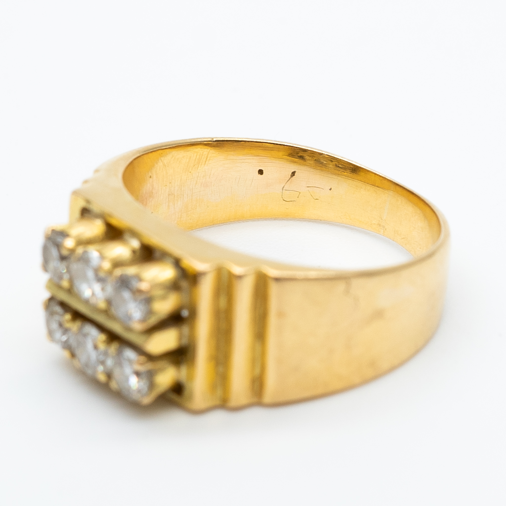 An 18ct yellow gold diamond signet ring - Image 2 of 4