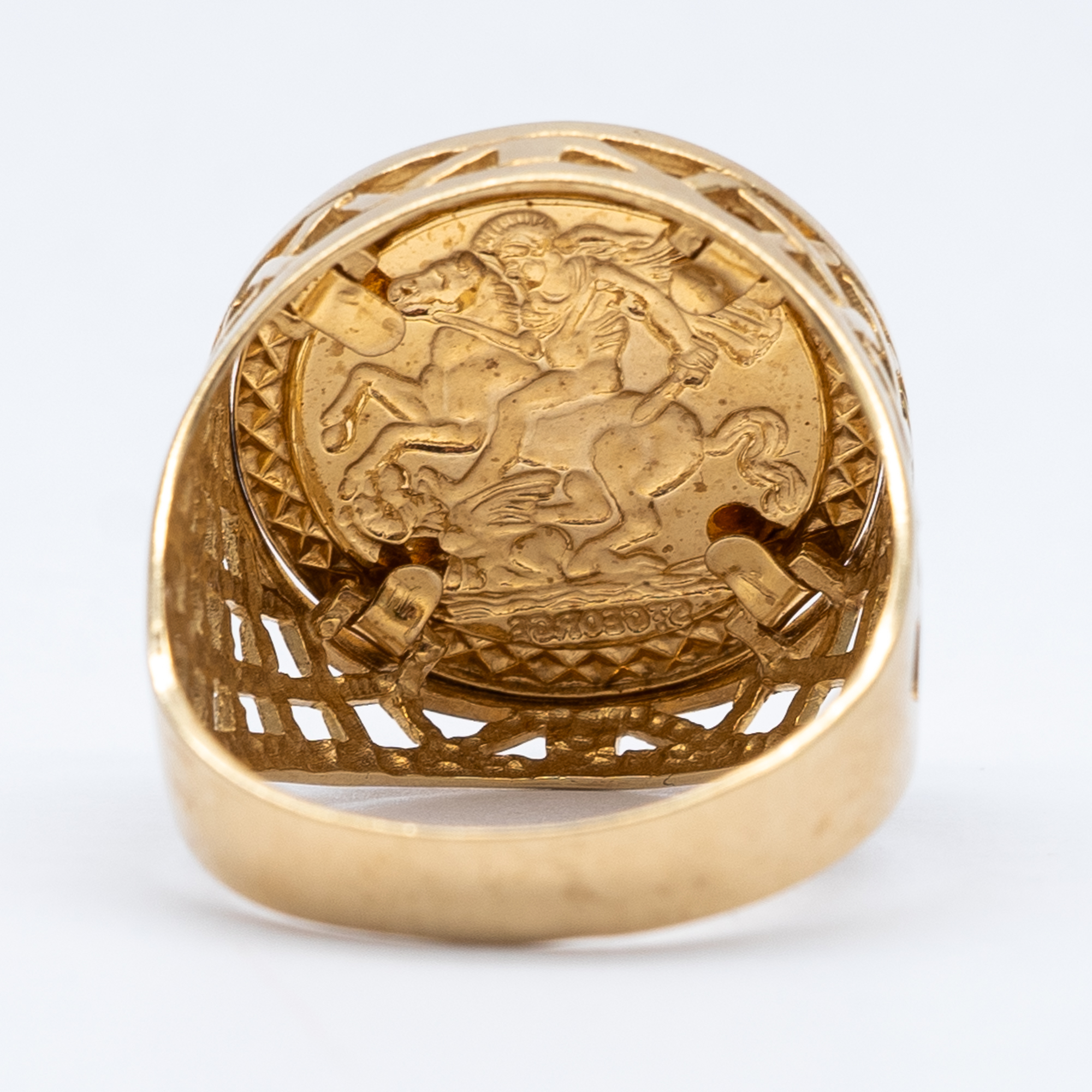 A 9ct yellow gold St Christopher gents ring - Image 2 of 5