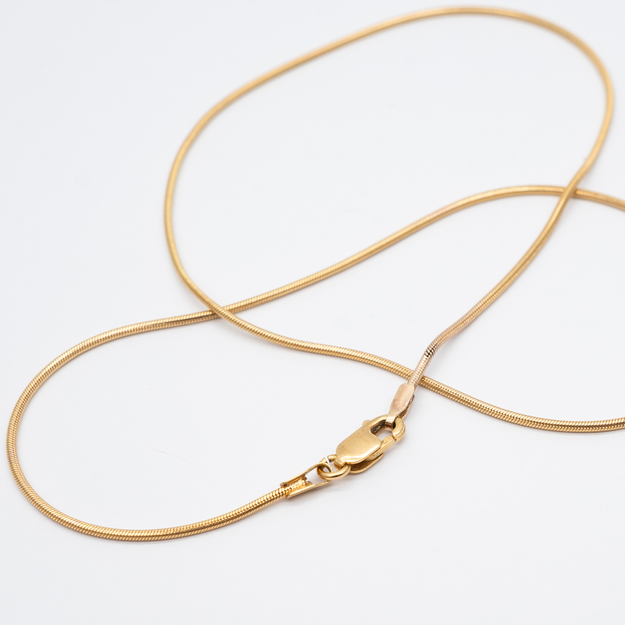 A 9ct yellow gold snake chain - Image 2 of 3