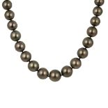 A Tahitian cultured pearl necklet
