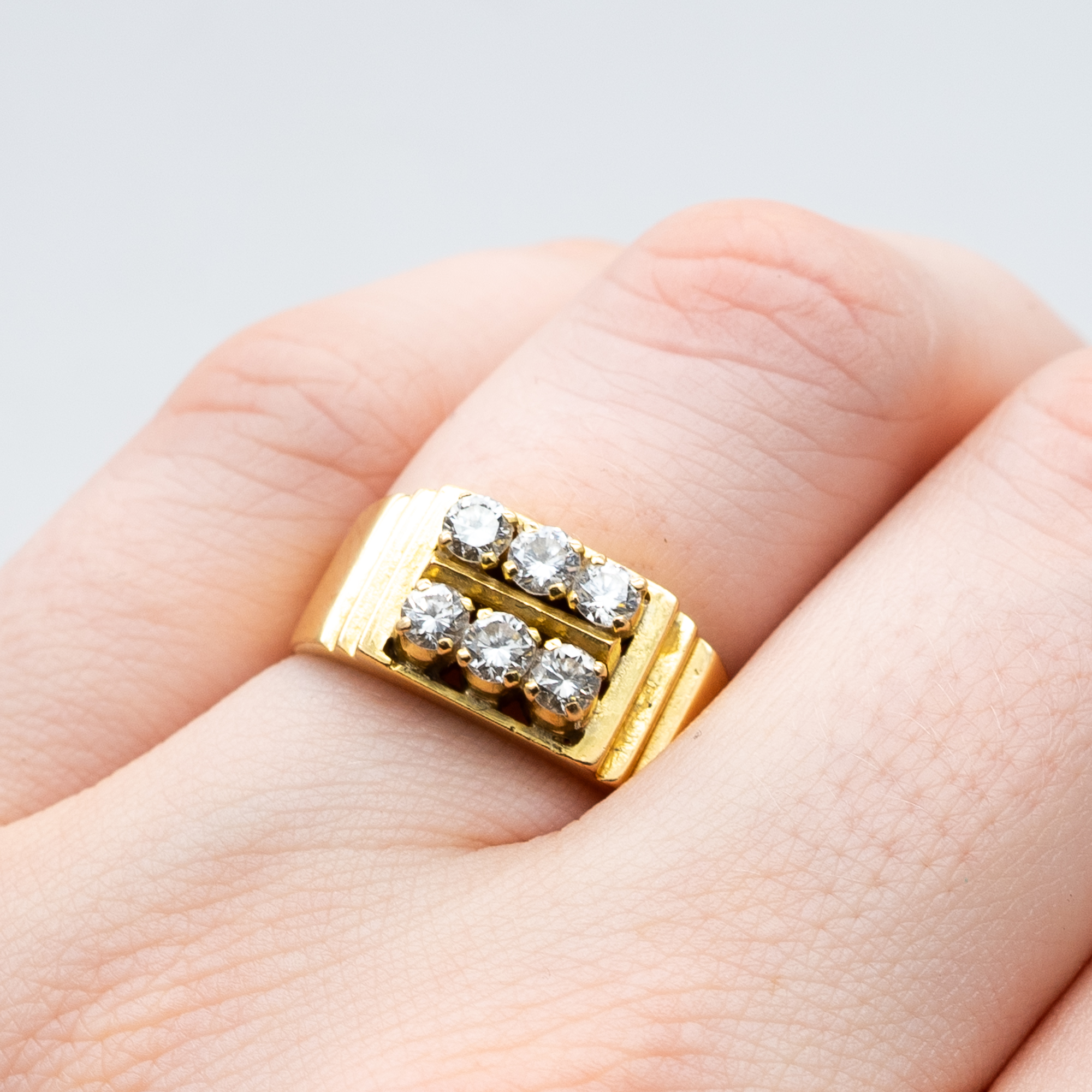 An 18ct yellow gold diamond signet ring - Image 4 of 4