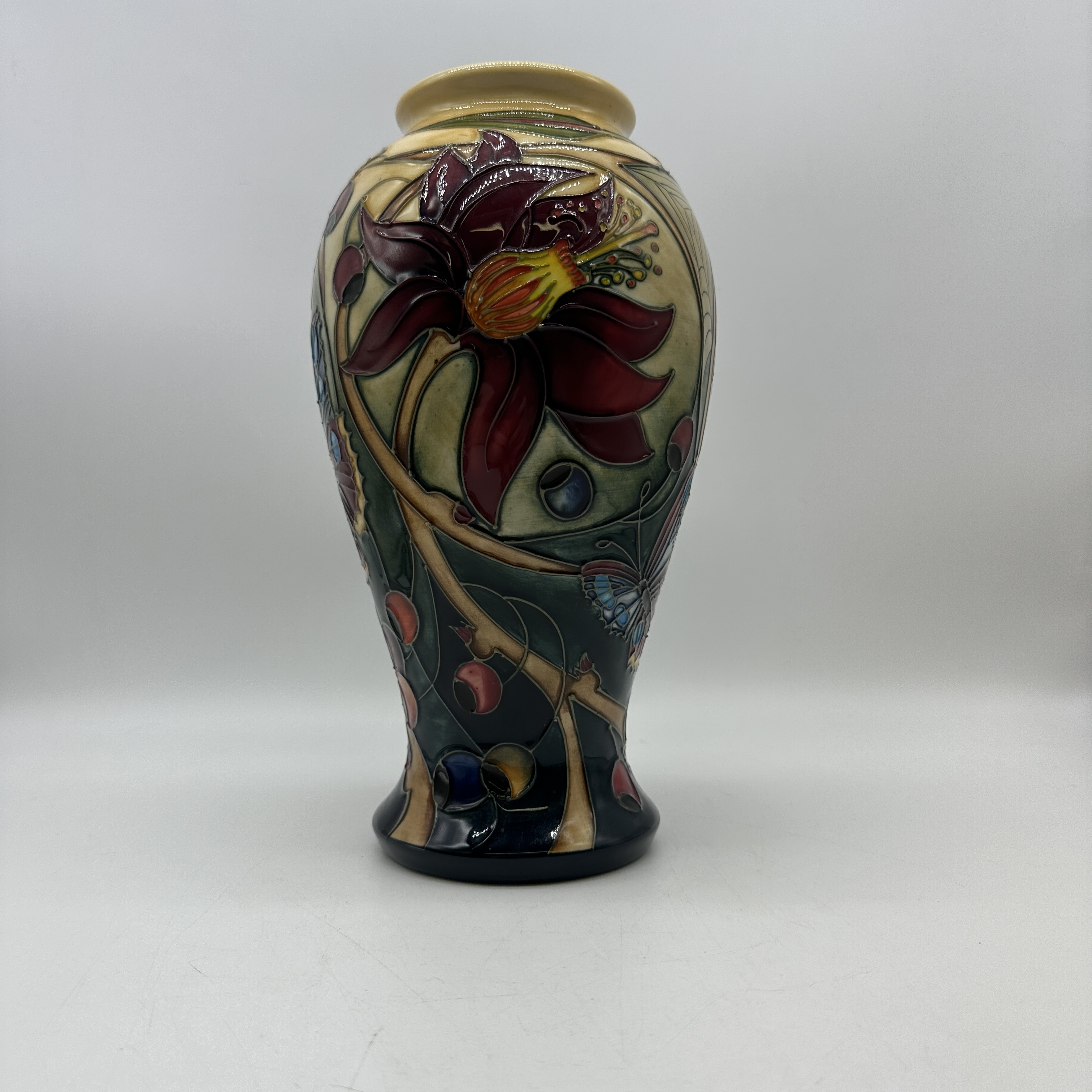 A Moorcroft vase - Image 6 of 6