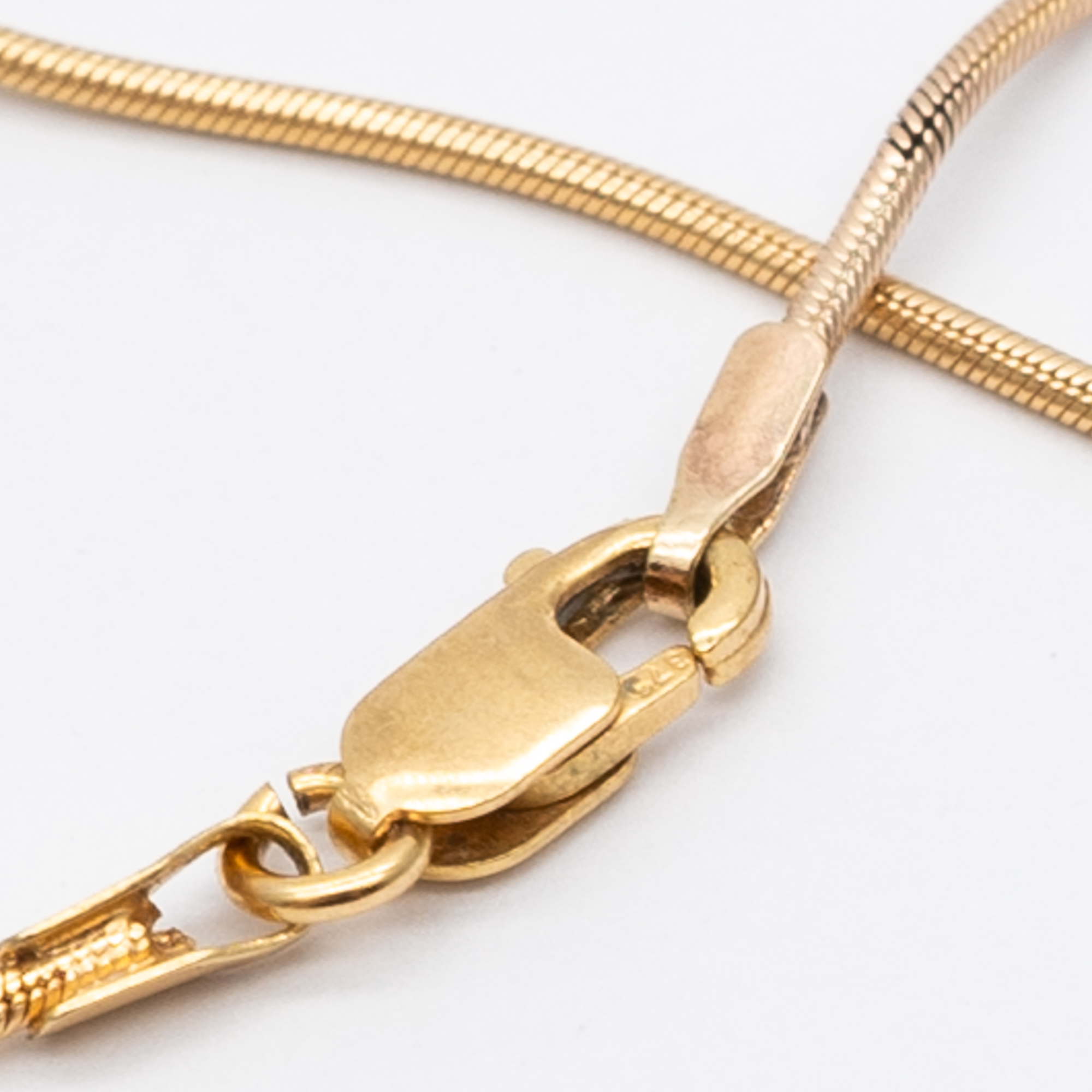 A 9ct yellow gold snake chain - Image 3 of 3