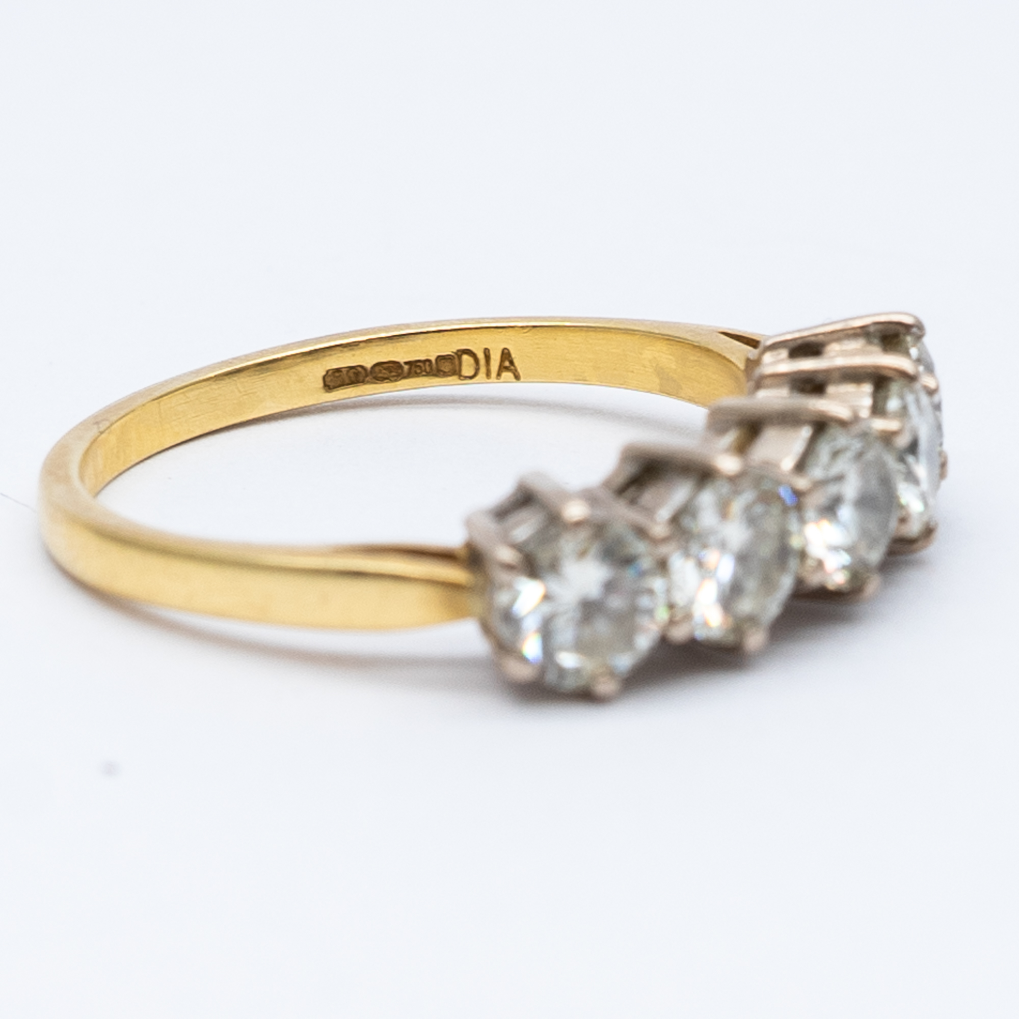 An 18ct yellow gold 5 stone diamond eternity ring - Image 2 of 7