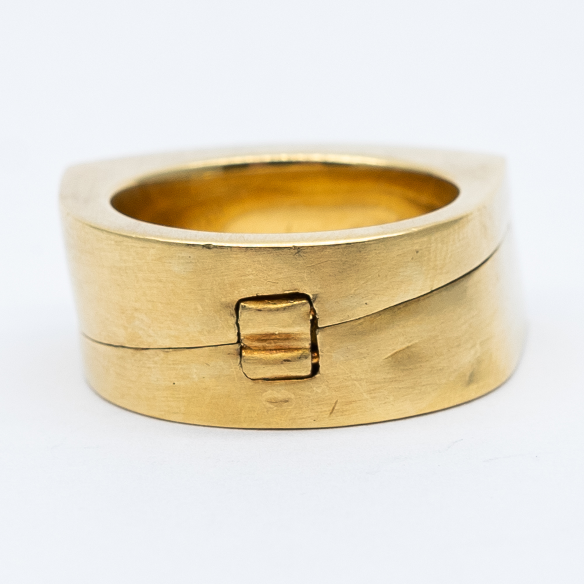 An 18ct yellow gold diamond ring - Image 3 of 5