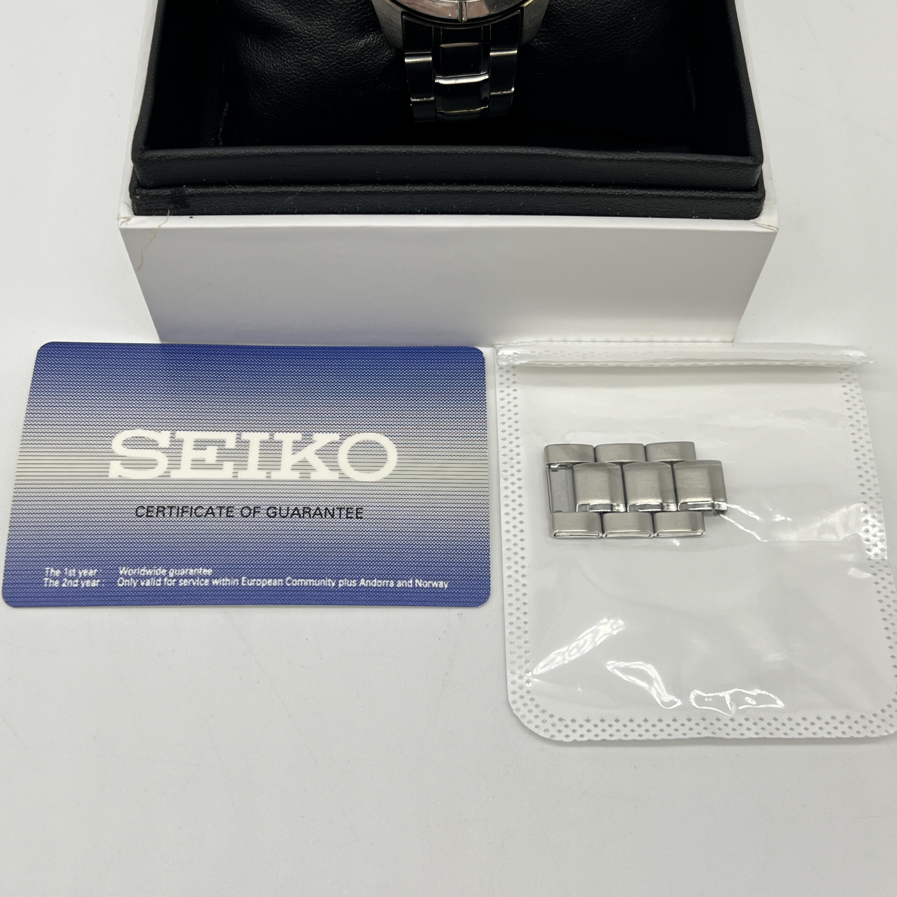 A Seiko watch - Image 2 of 7