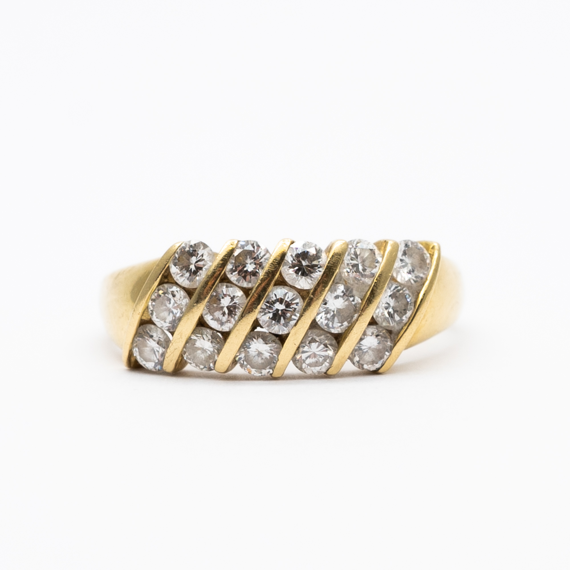 An 18ct yellow gold diamond ring