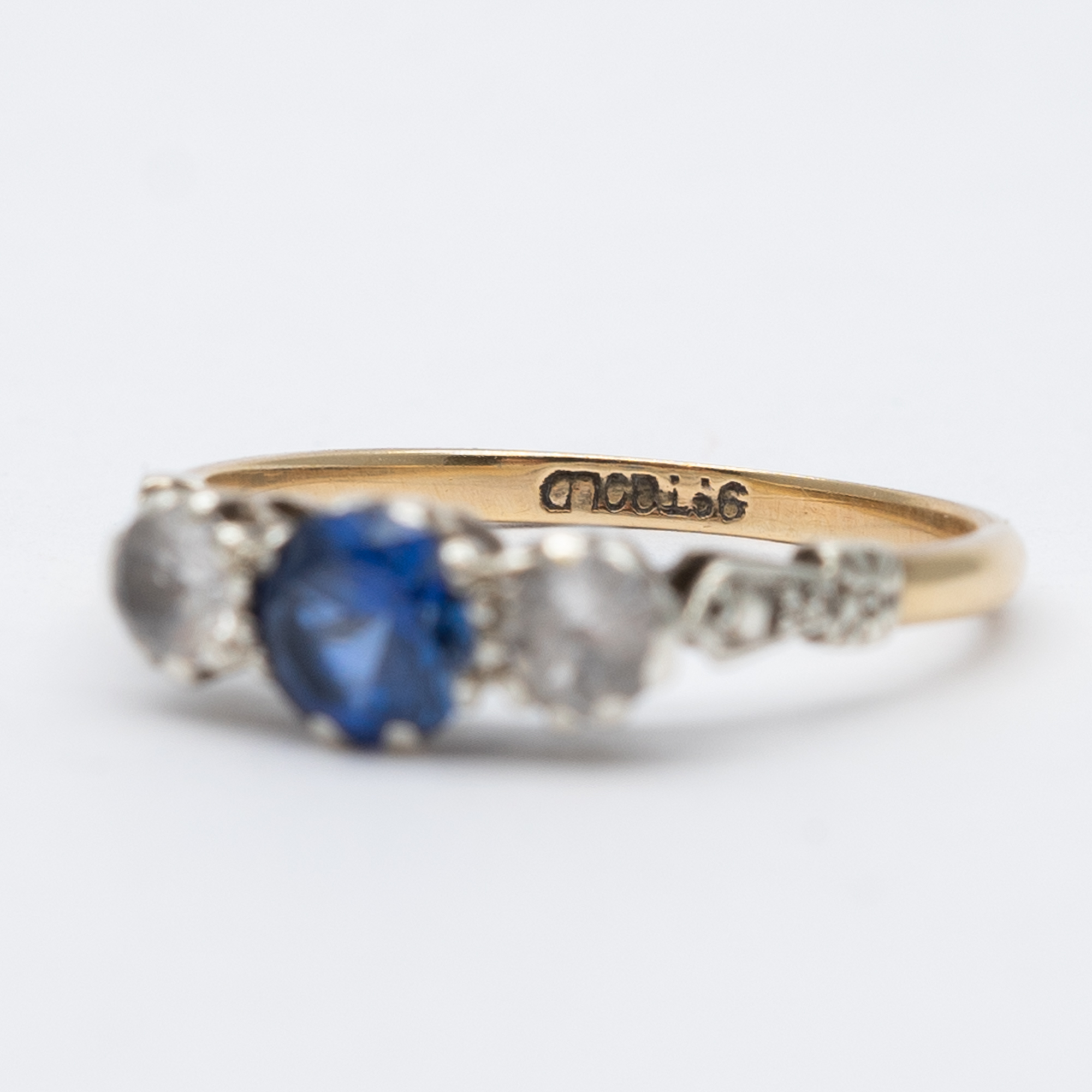 A 9ct yellow gold cz blue stone ring - Image 6 of 6