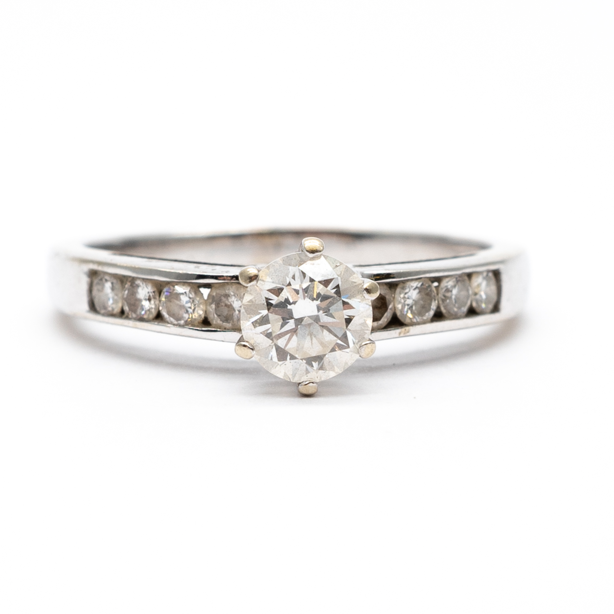 An 18ct white gold single solitaire ring