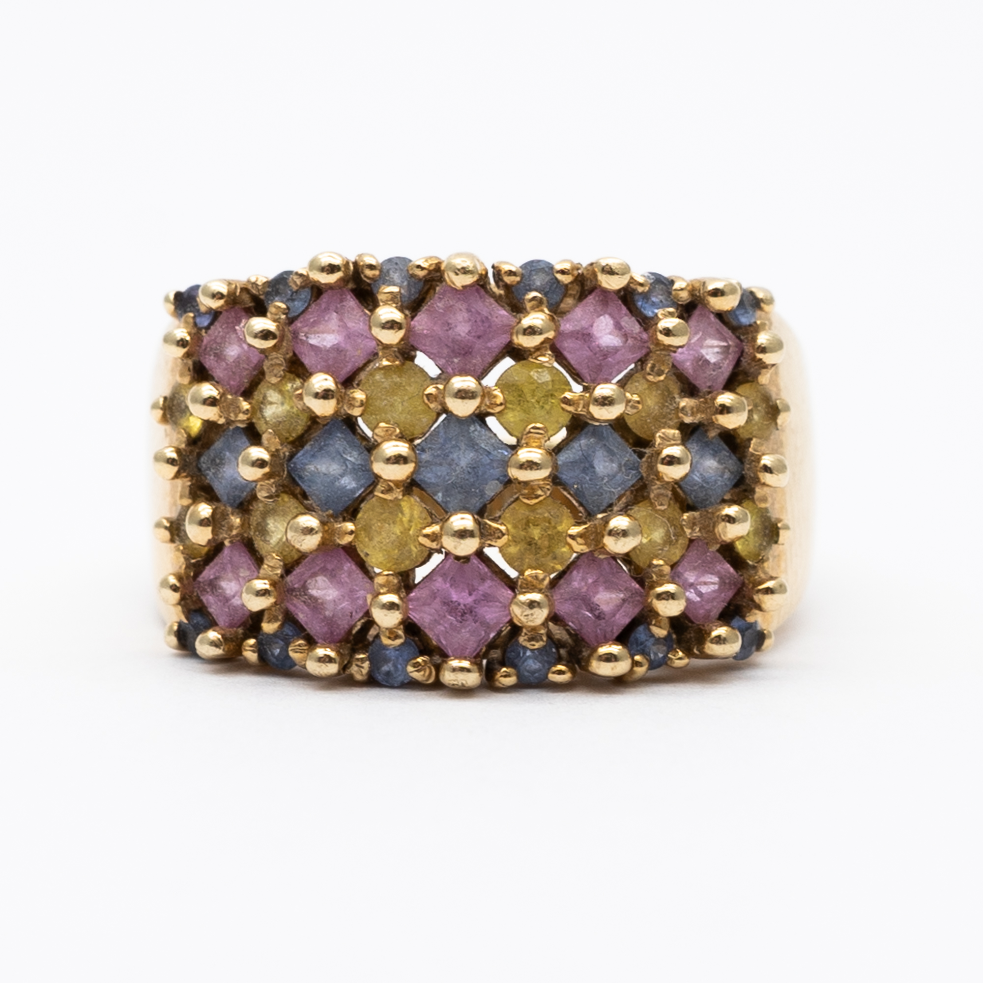 A 9ct yellow gold mixed sapphires dress ring