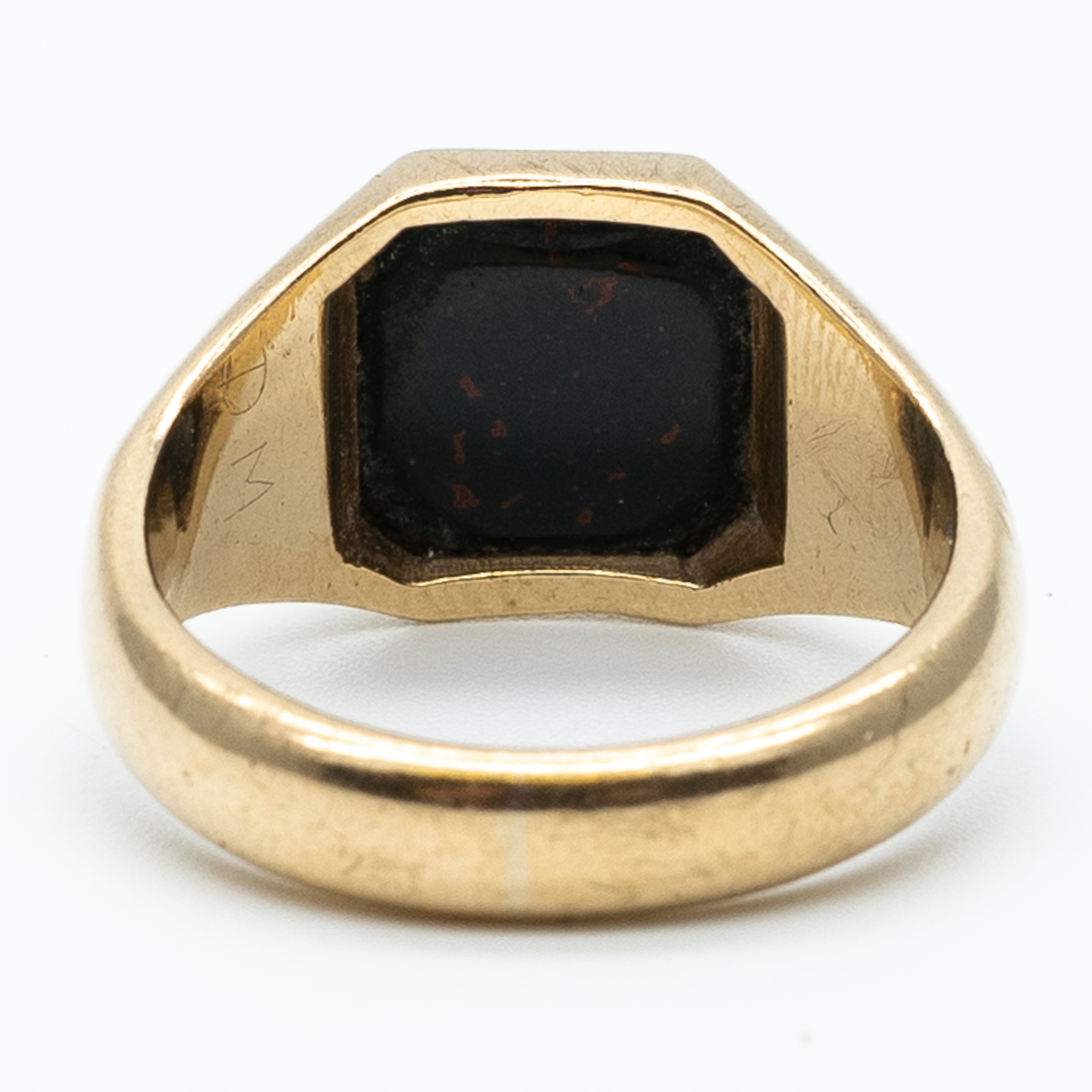 A 9ct yellow gold gents blood stone signet ring - Image 3 of 5