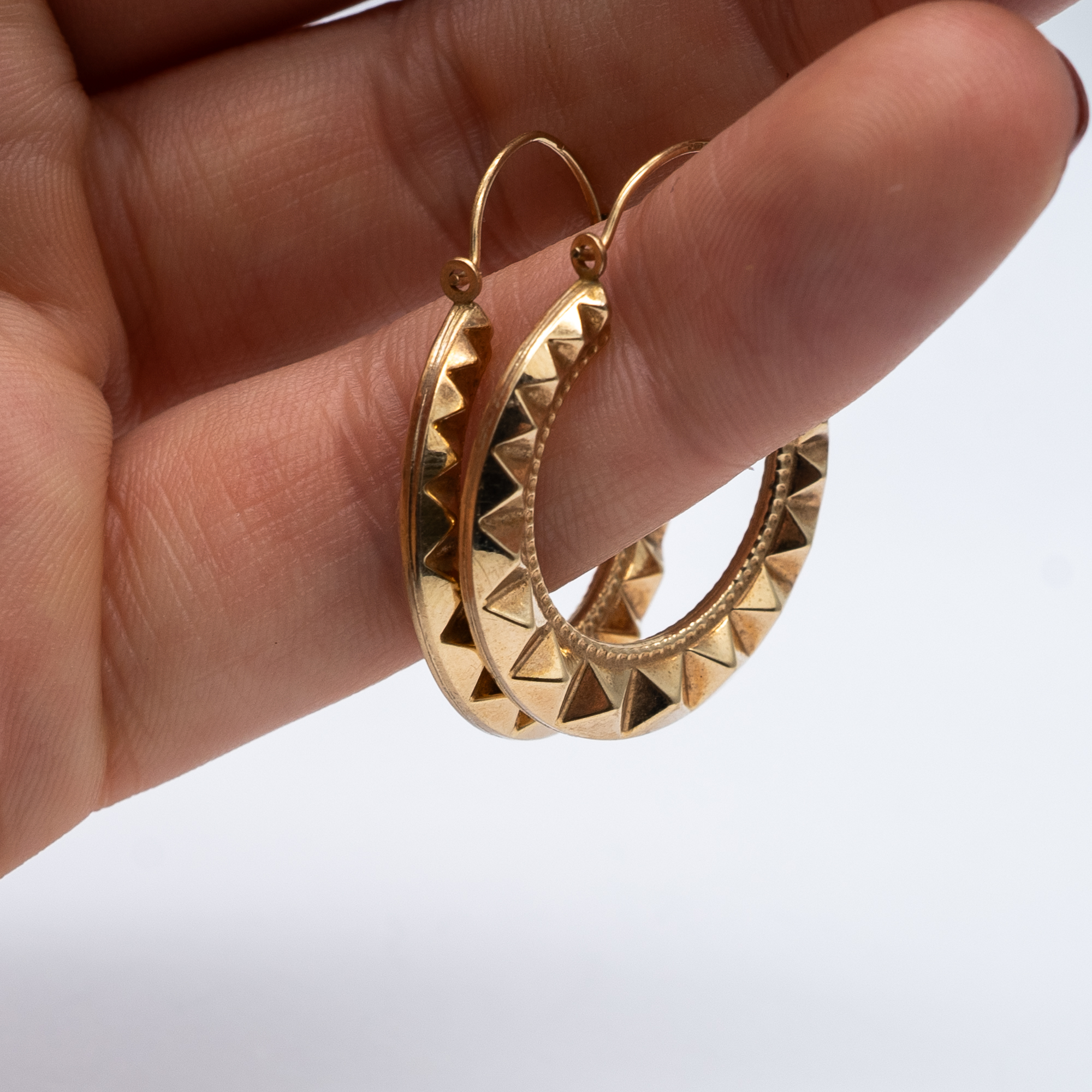 A pair of 9ct yellow gold pyramid cut earrings - Image 4 of 4