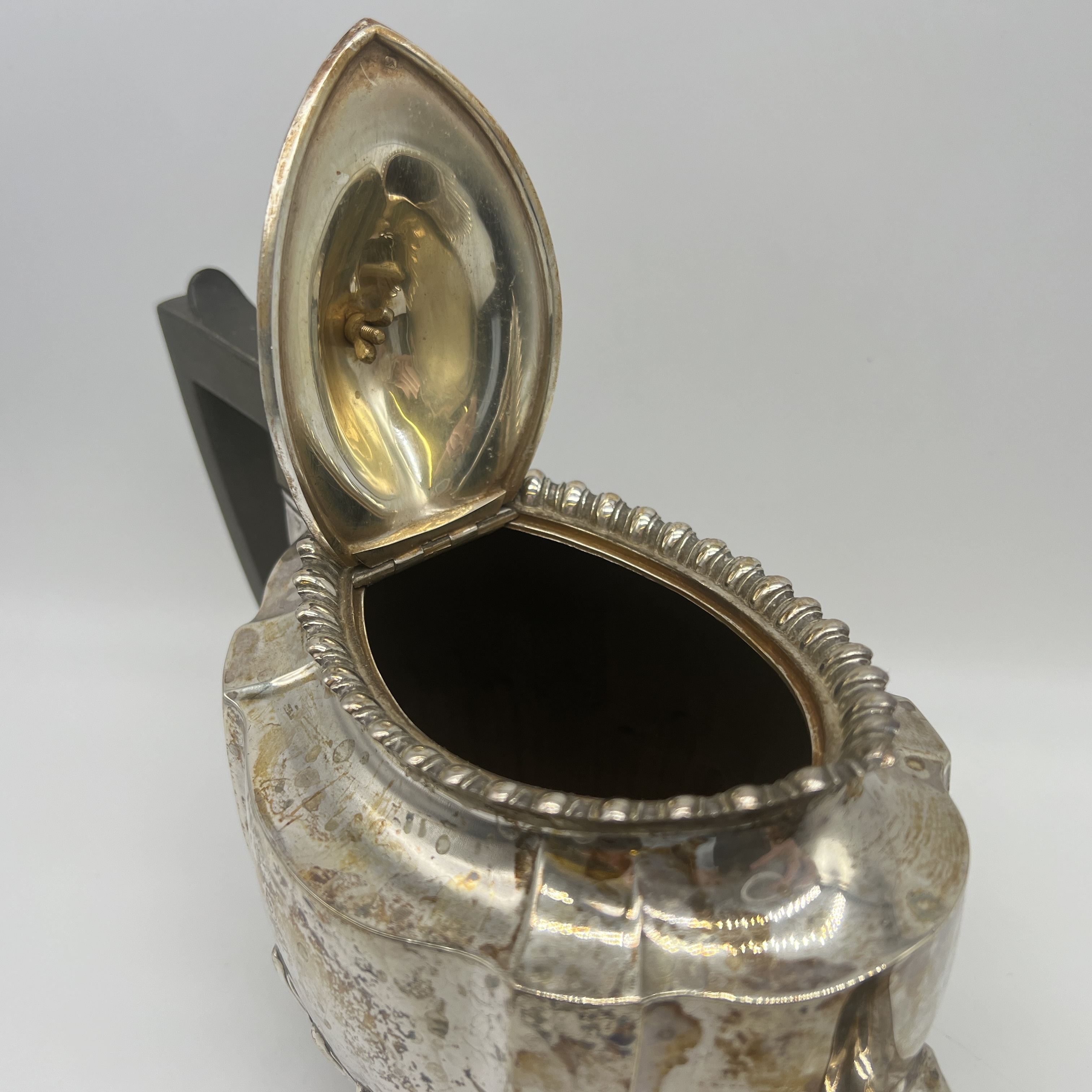 A silver teaset - Image 9 of 9