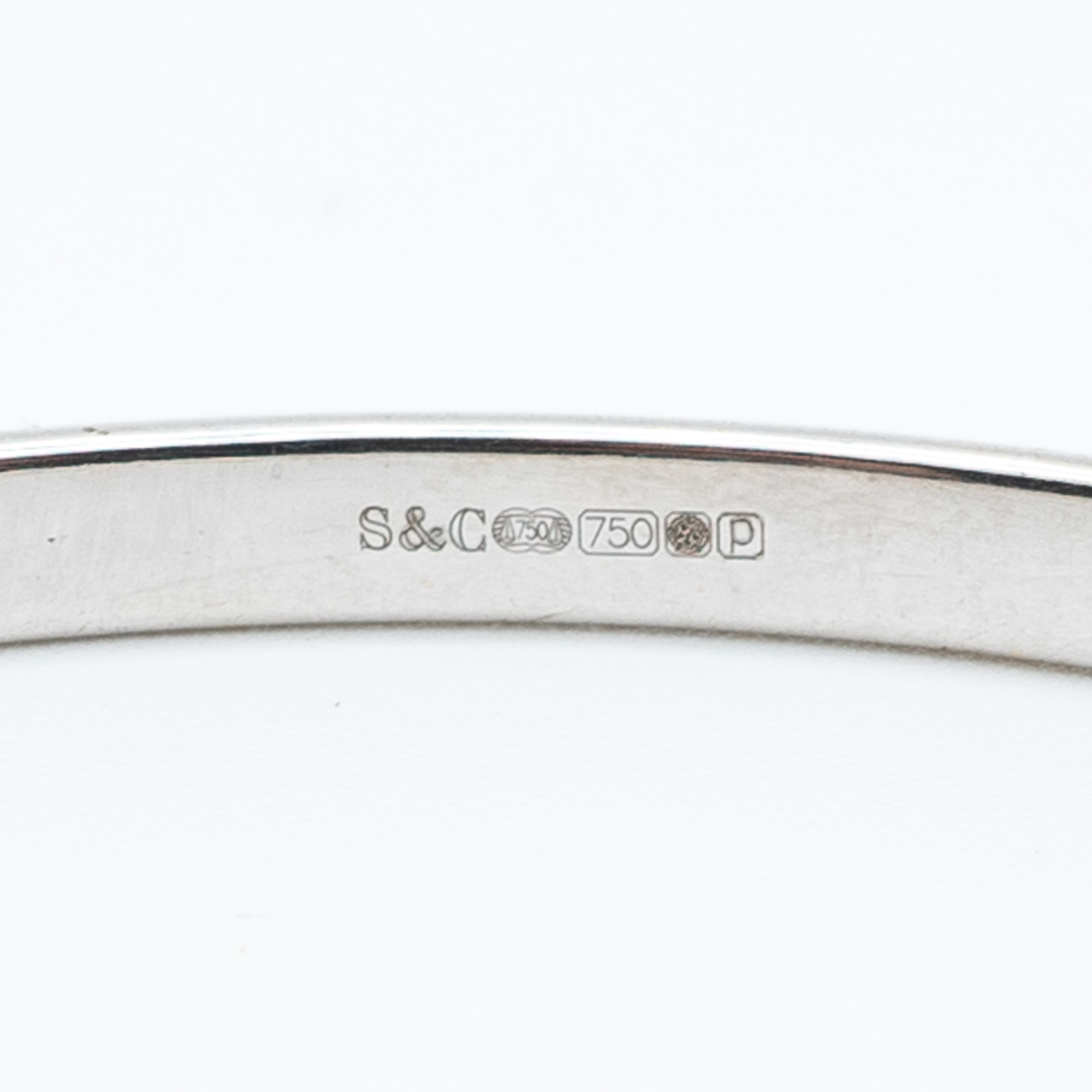 An 18ct white gold diamond set bangle - Image 3 of 3