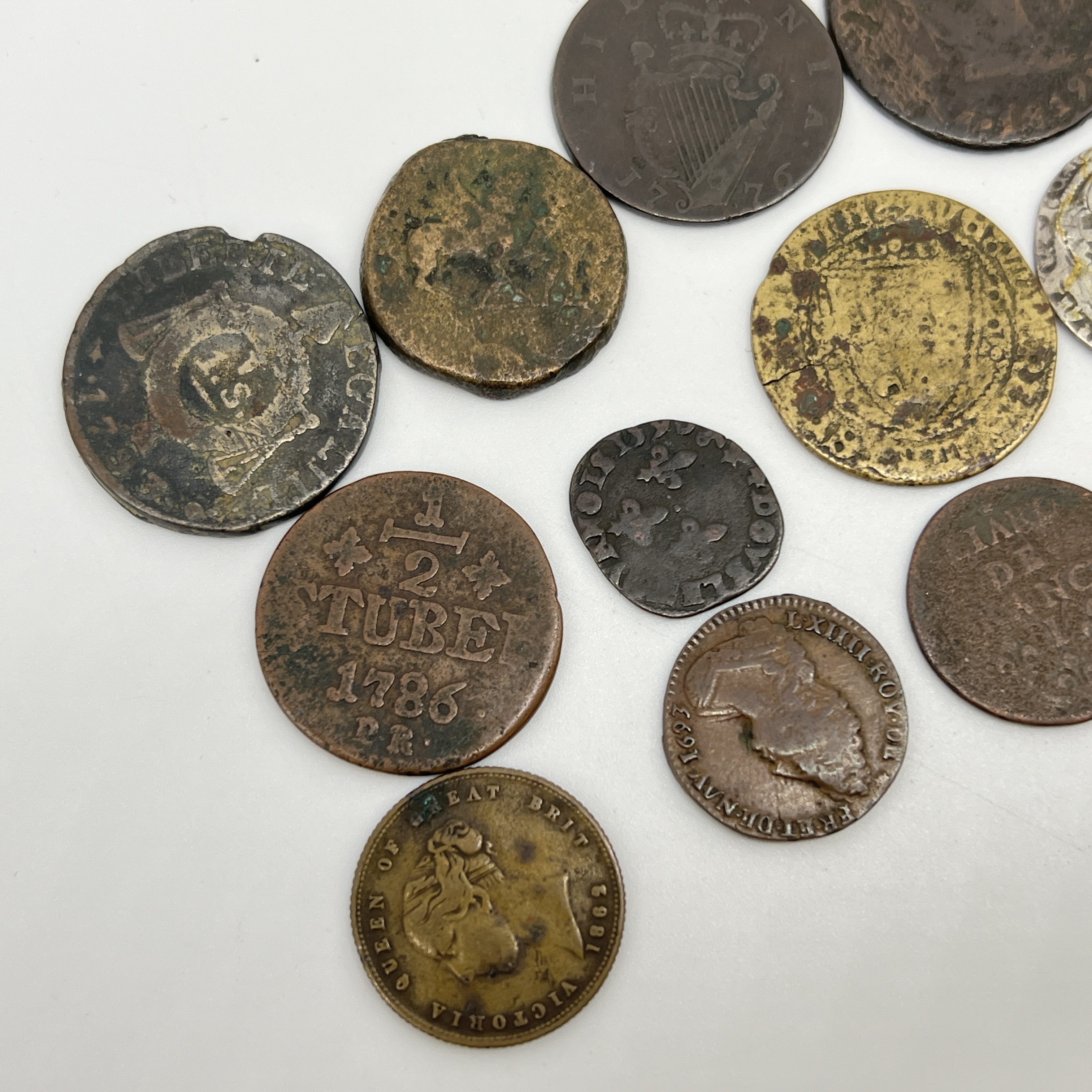 A mix of hammer coins - Image 2 of 5