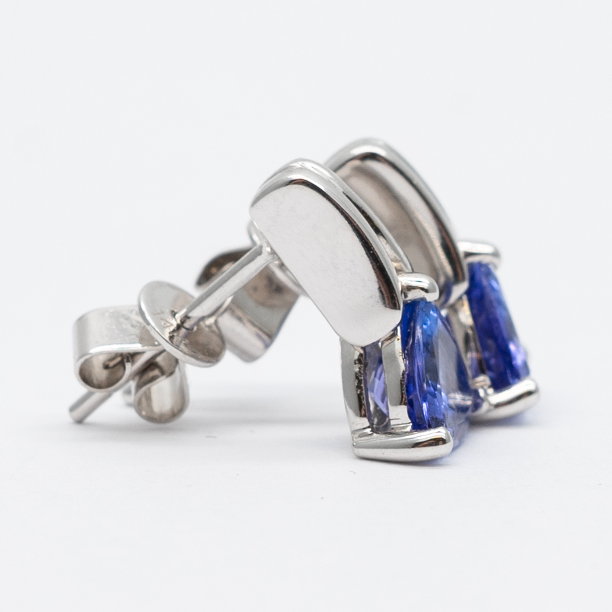 A pair of 14ct white gold tanzanite drop earrings - Image 2 of 6