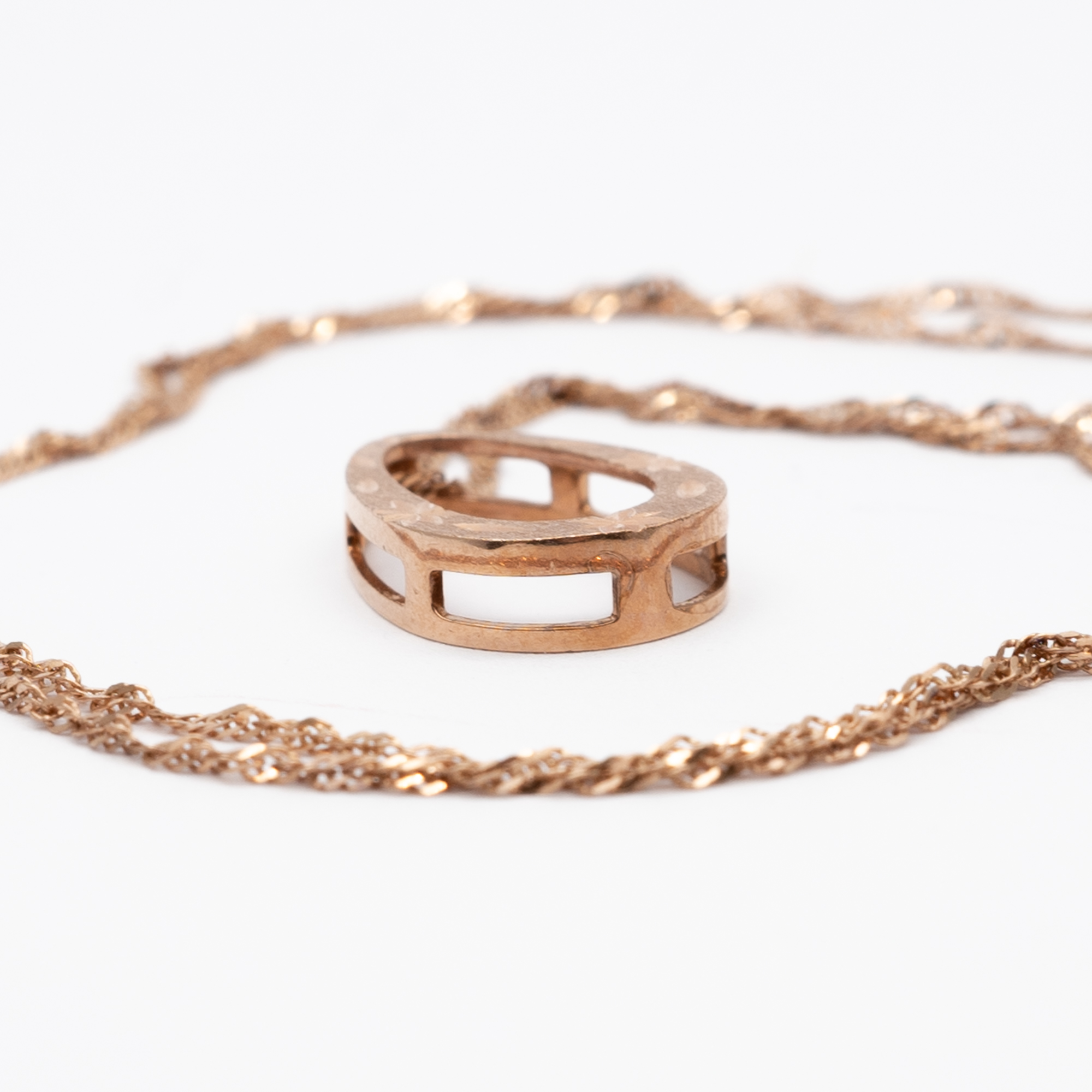 A 9ct rose gold pendant and chain - Image 2 of 4