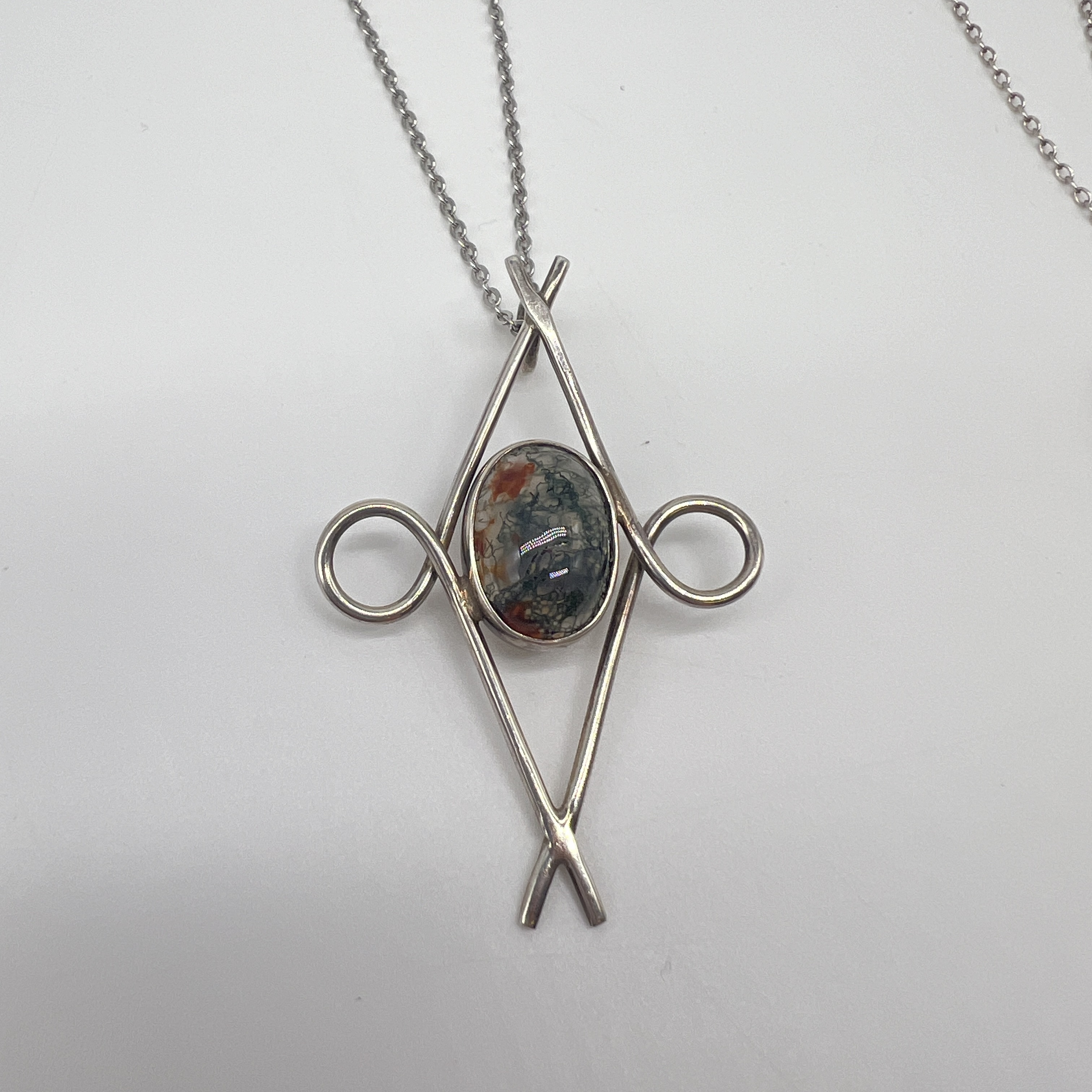 2x silver pendants and chains - Image 2 of 5