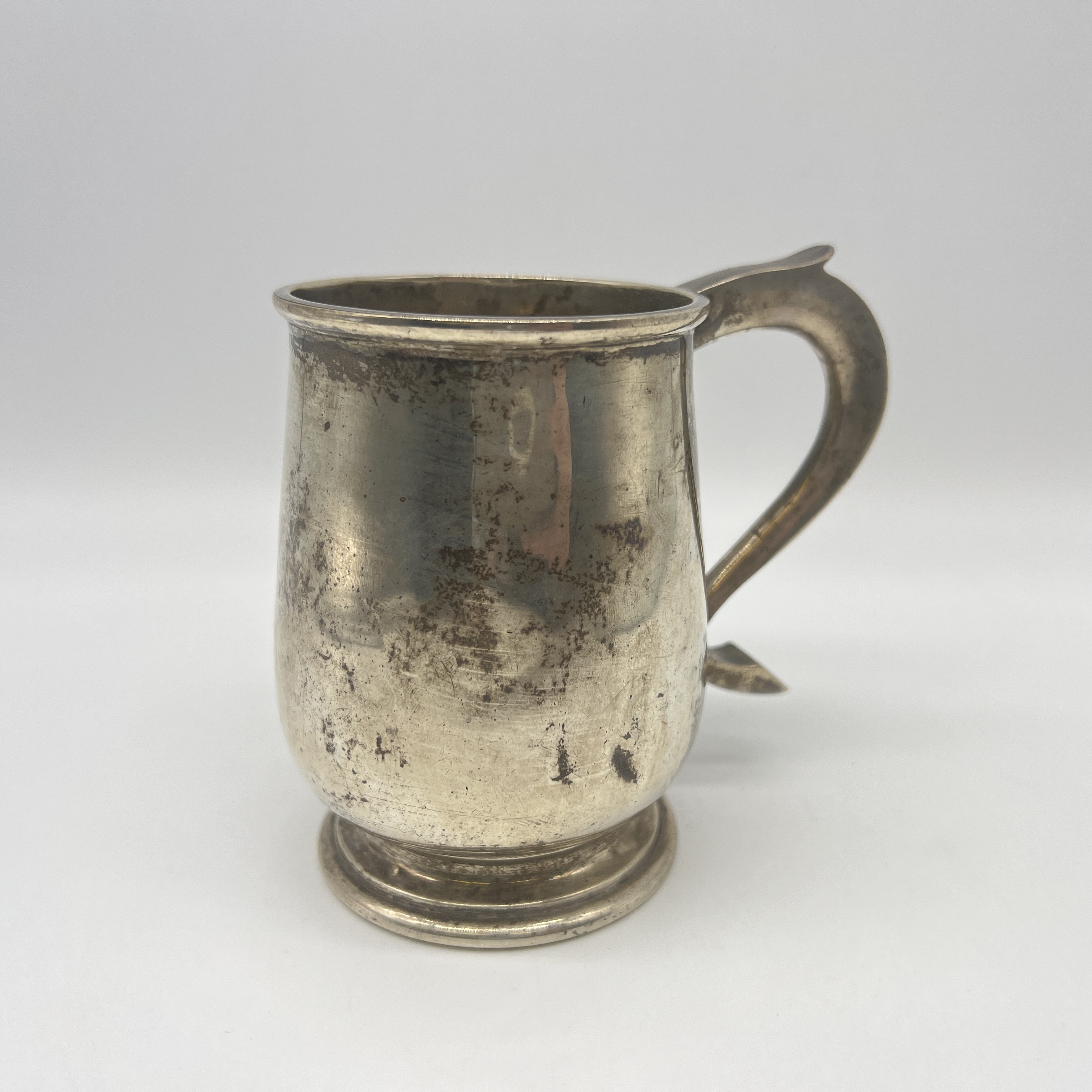 A silver 1/2 pint tankard