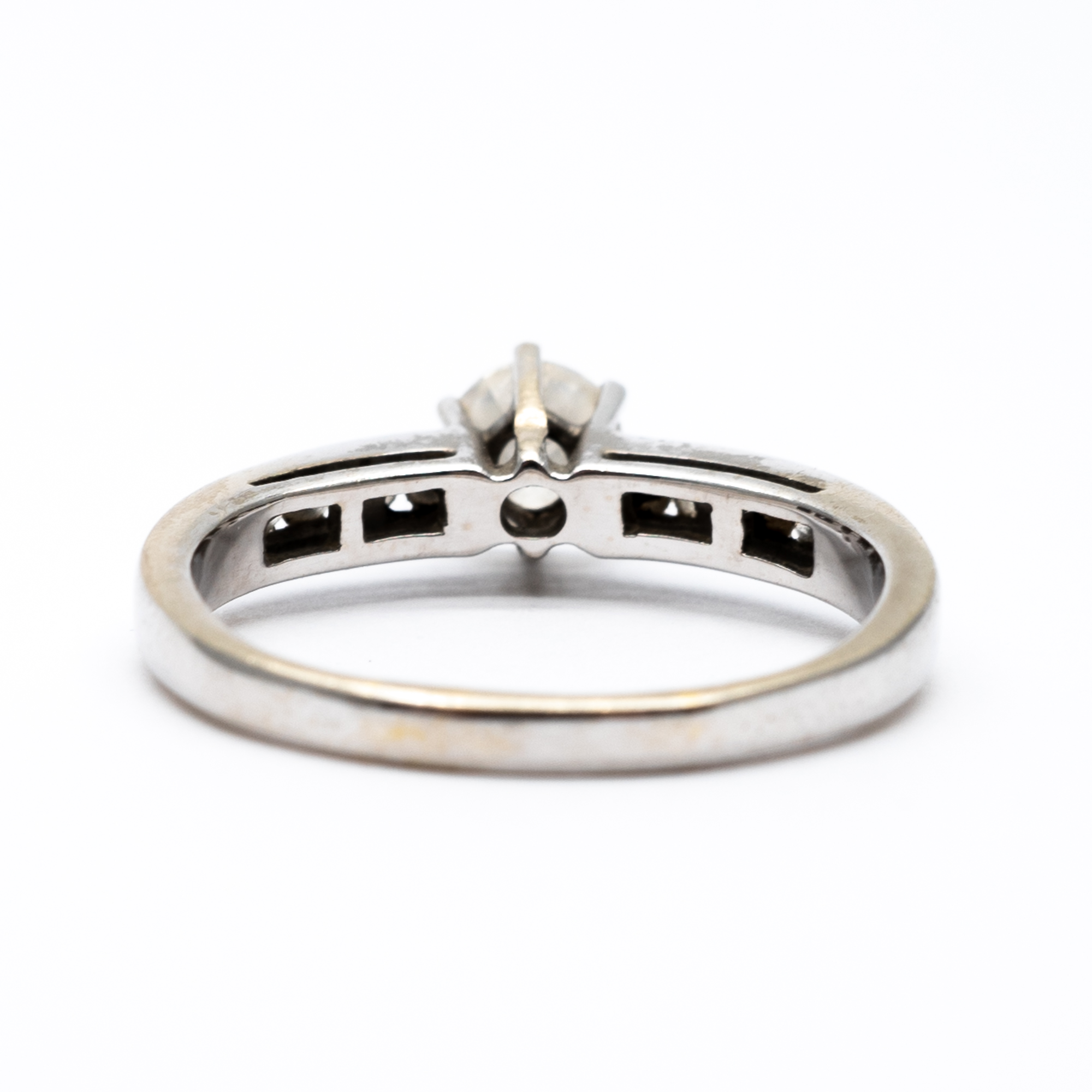 An 18ct white gold single solitaire ring - Image 3 of 6