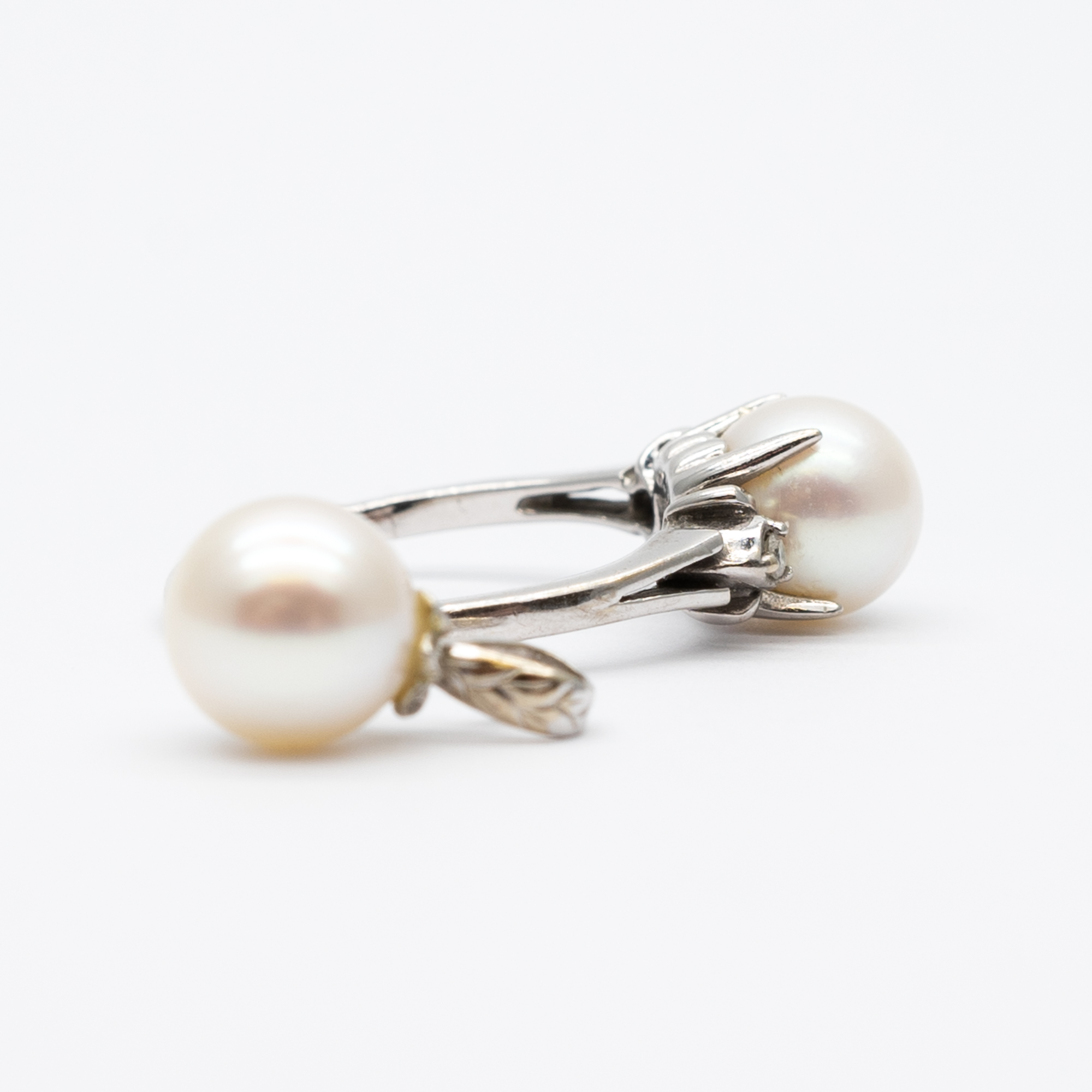 A 14ct white gold pearl and diamond ring with matching pendant - Image 3 of 7