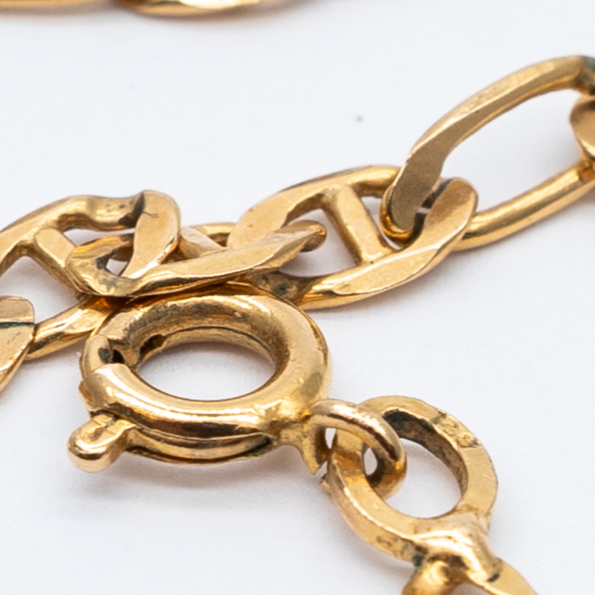 A 9ct yellow gold anchor curb chain - Image 4 of 5