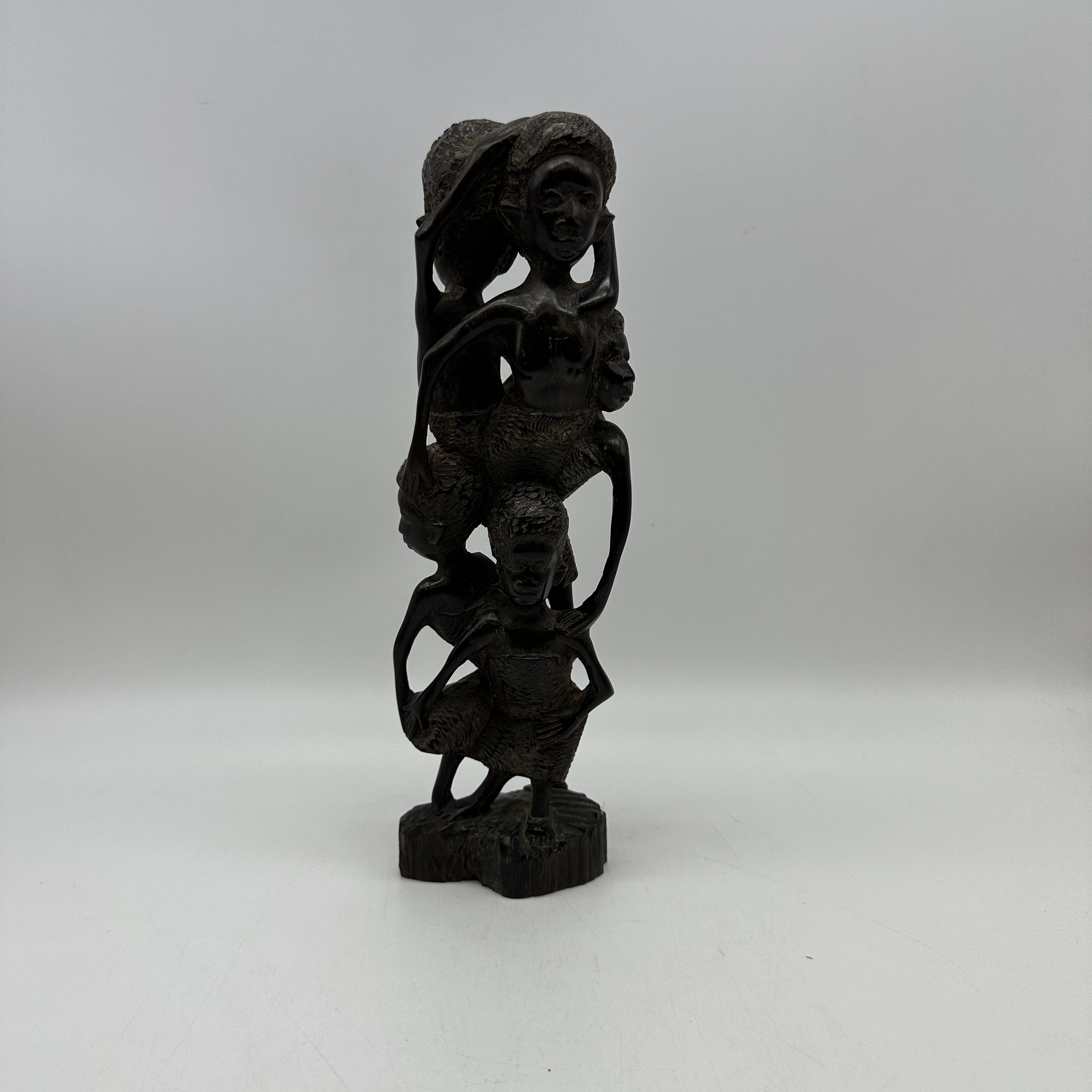 A vintage African carved figure - Image 2 of 6