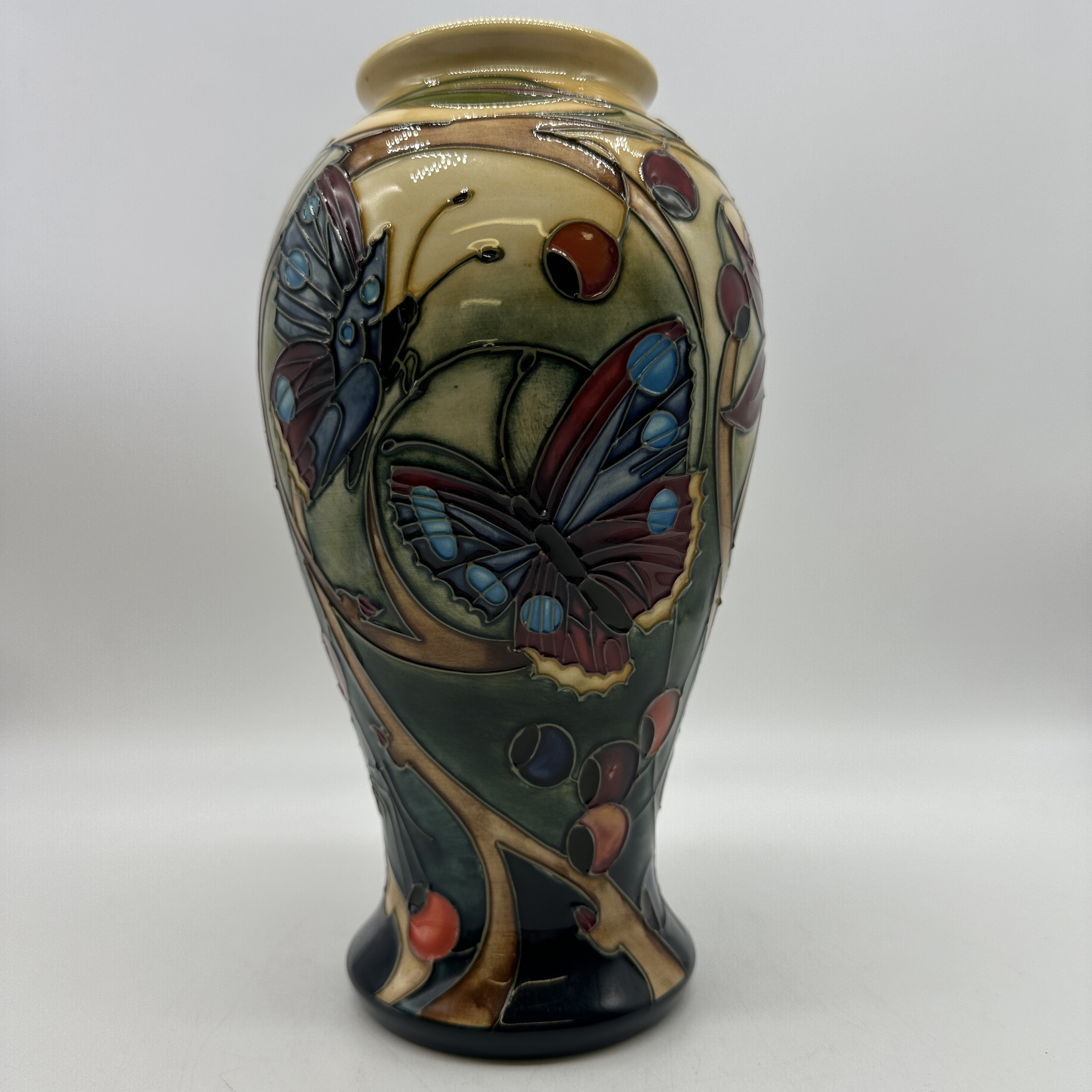 A Moorcroft vase - Image 4 of 6