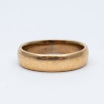 An 18ct yellow gold 5mm D shaped wedding band