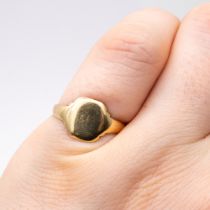 A 9ct yellow gold vintage signet ring