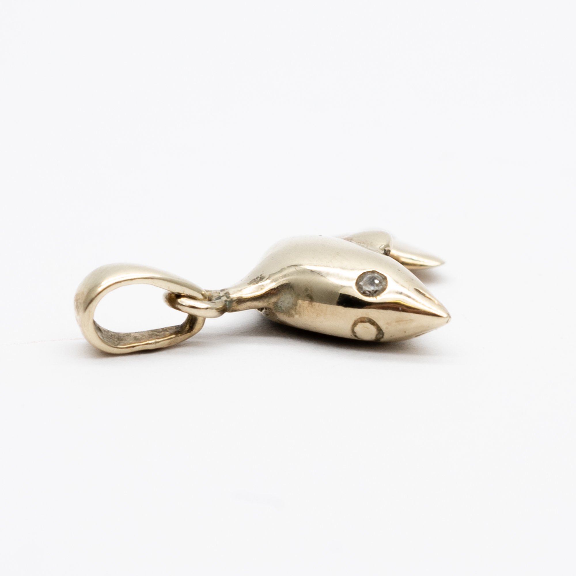A 9ct yellow gold dolphin pendant - Image 3 of 4