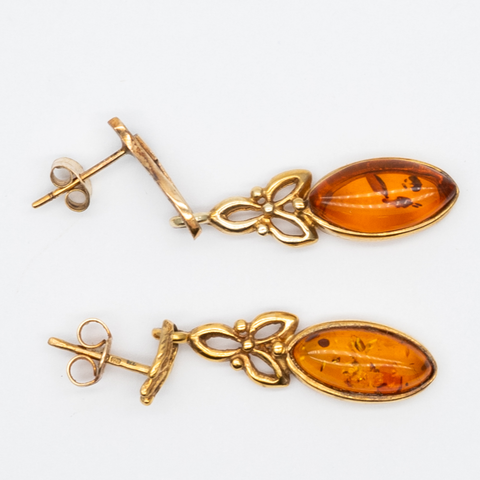 A pair of 9ct yellow gold amber drop earrings