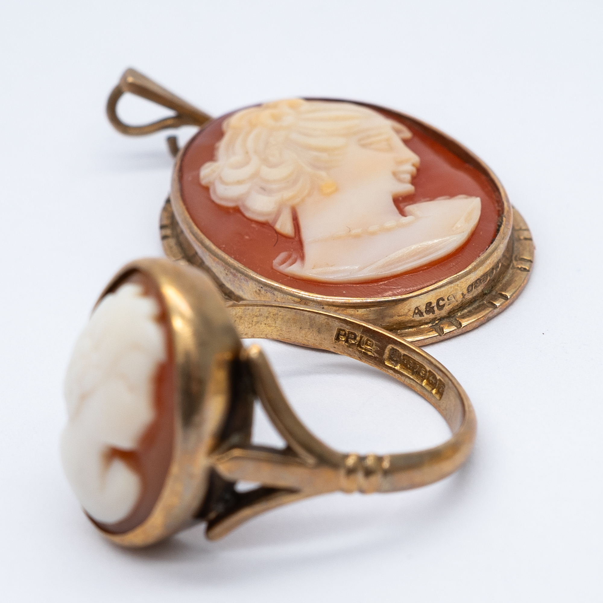 A 9ct yellow gold Cameo set - Image 4 of 4